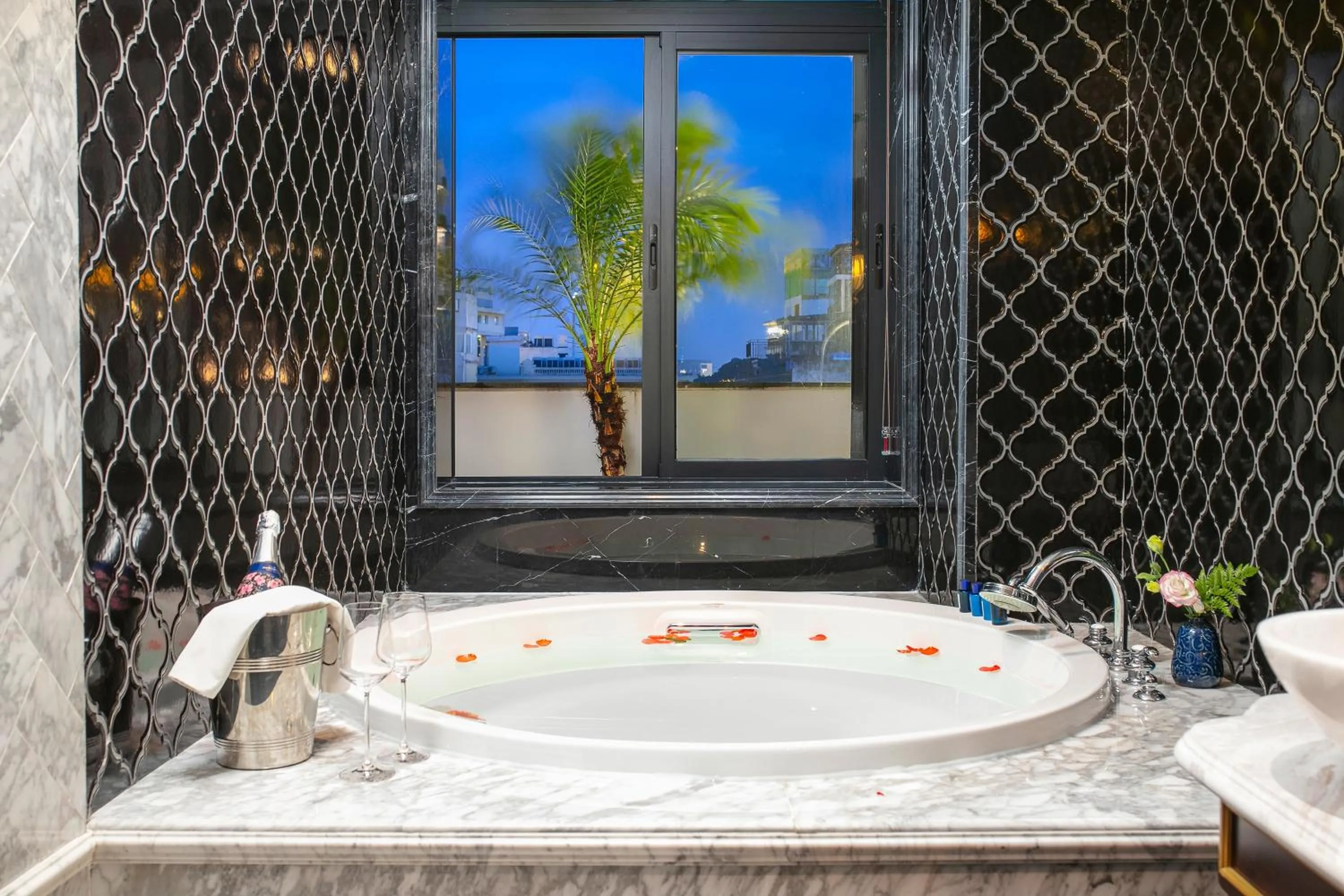 Bath in Le Chanvre Hanoi Hotel & Spa