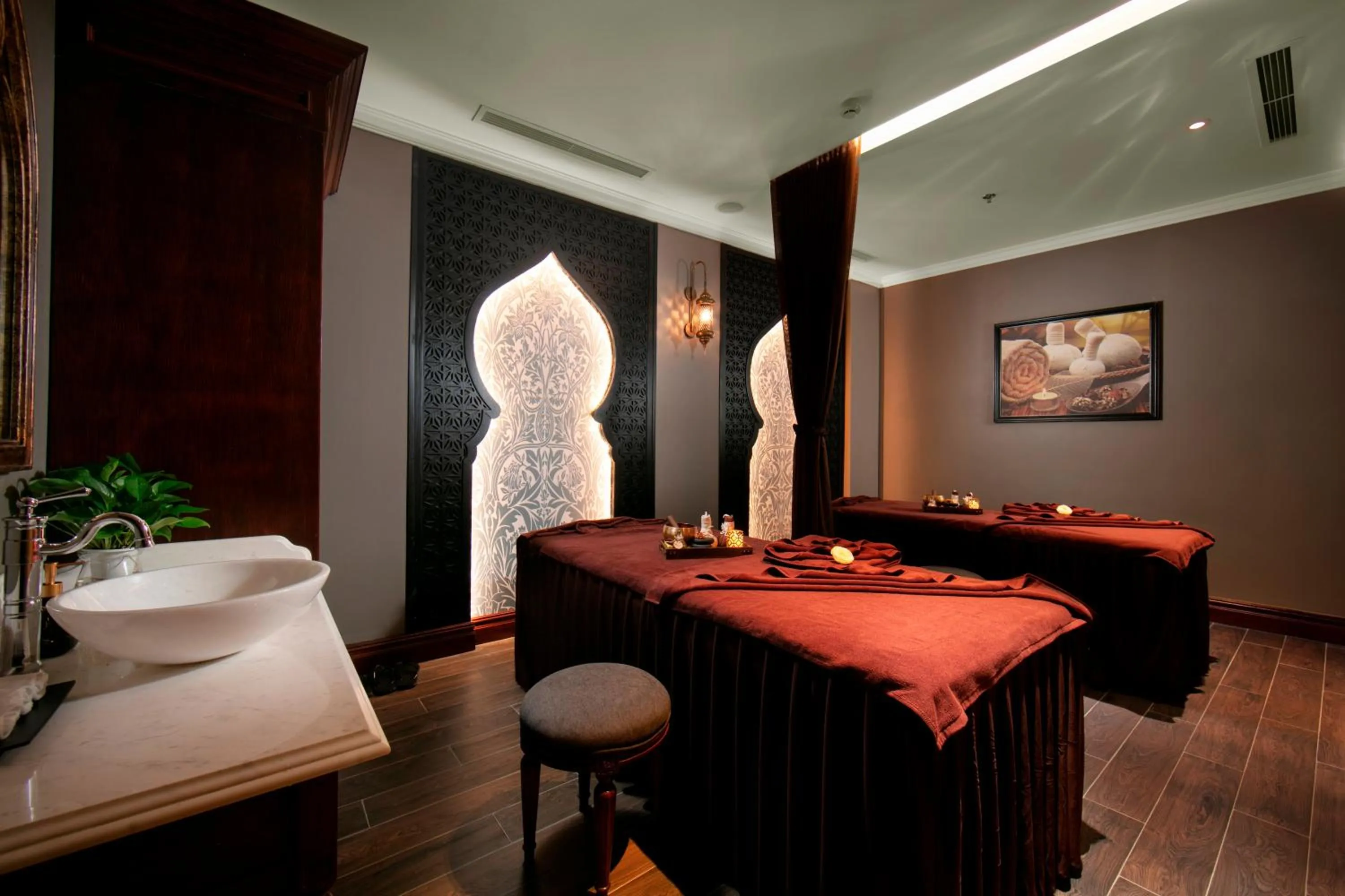 Massage in Le Chanvre Hanoi Hotel & Spa