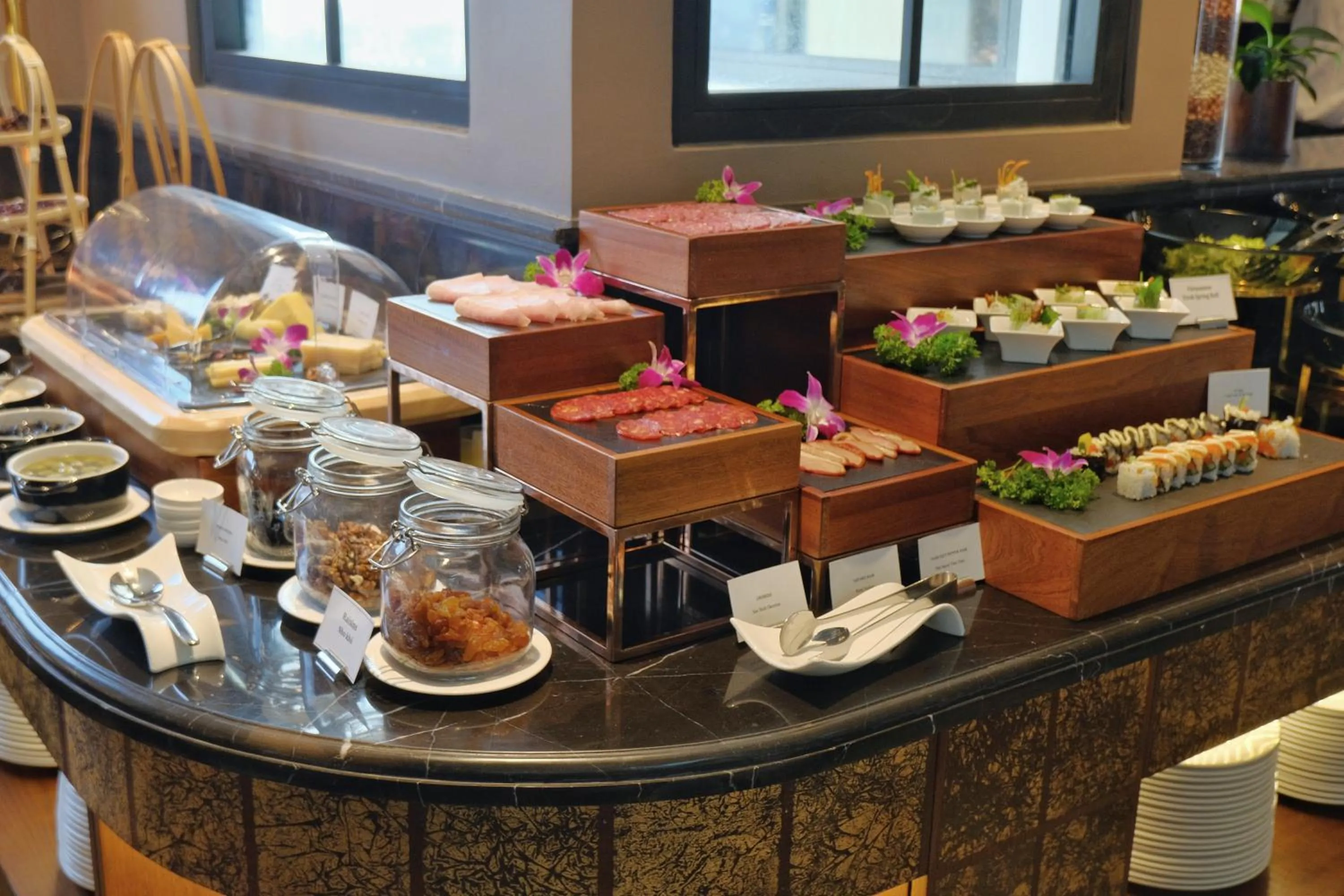 Restaurant/places to eat in Le Chanvre Hanoi Hotel & Spa