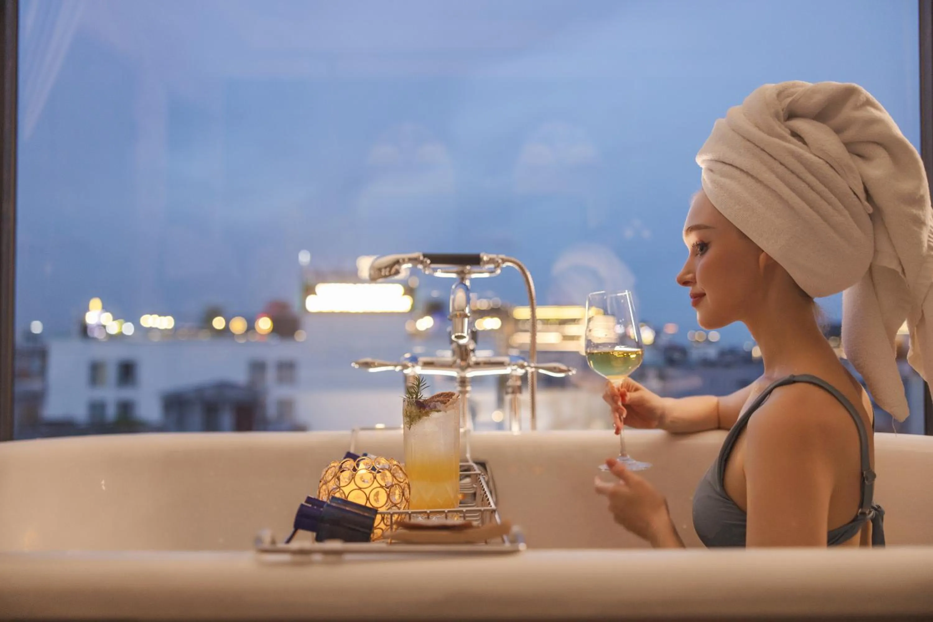 Bath in Le Chanvre Hanoi Hotel & Spa