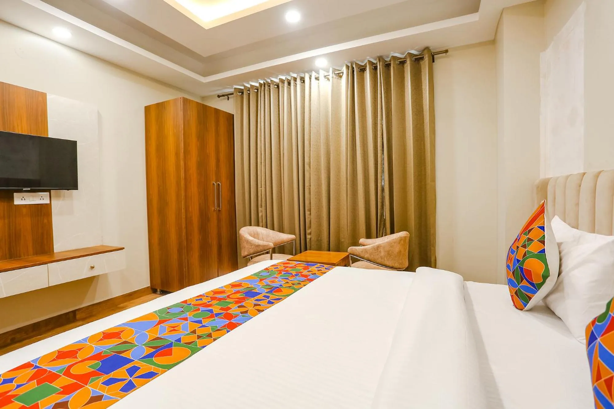 Communal lounge/ TV room, Bed in FabHotel Raahi Retreat Near Star Mall & 32nd Avenue, Gurugram