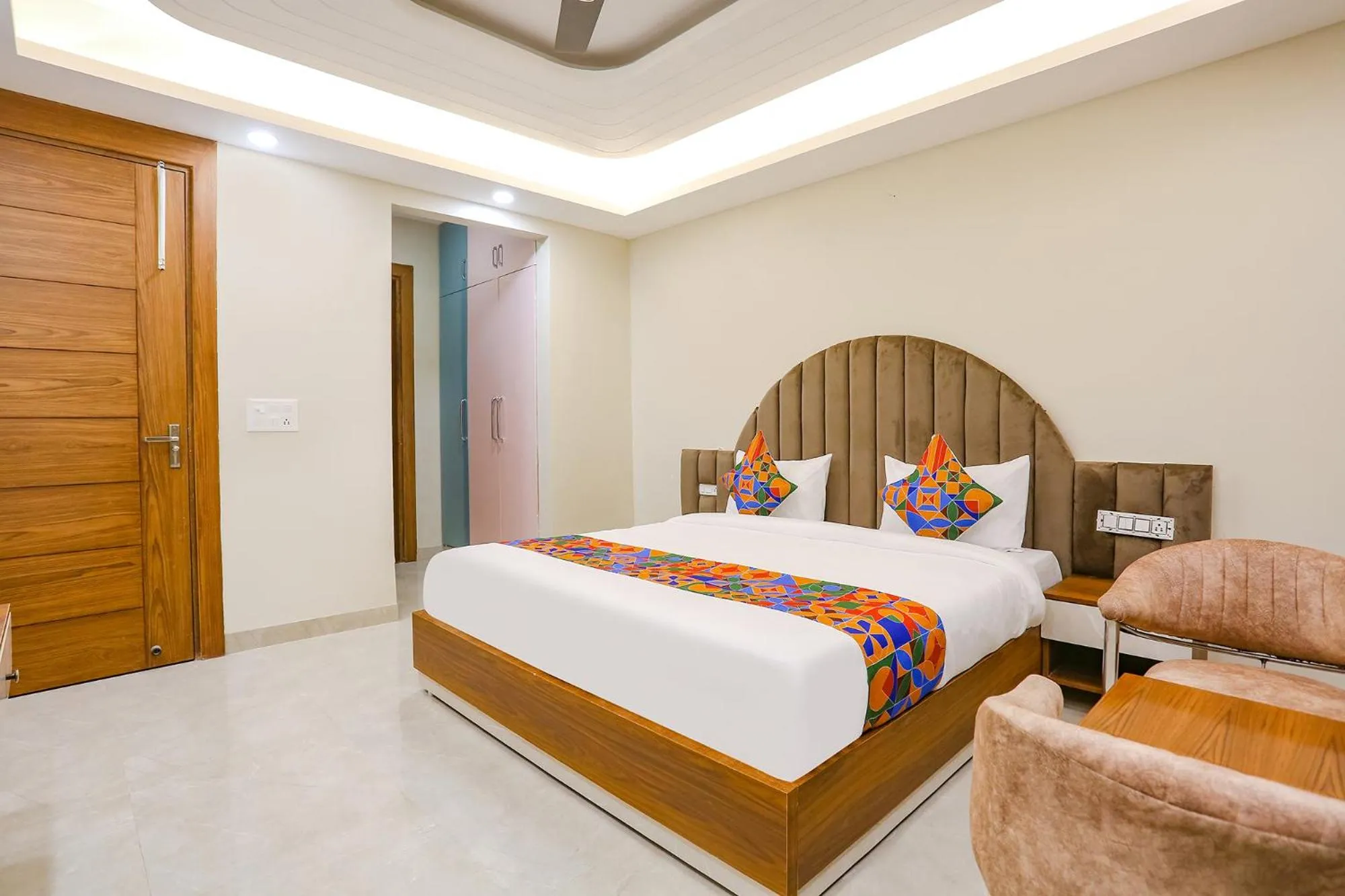 Living room, Bed in FabHotel Raahi Retreat Near Star Mall & 32nd Avenue, Gurugram