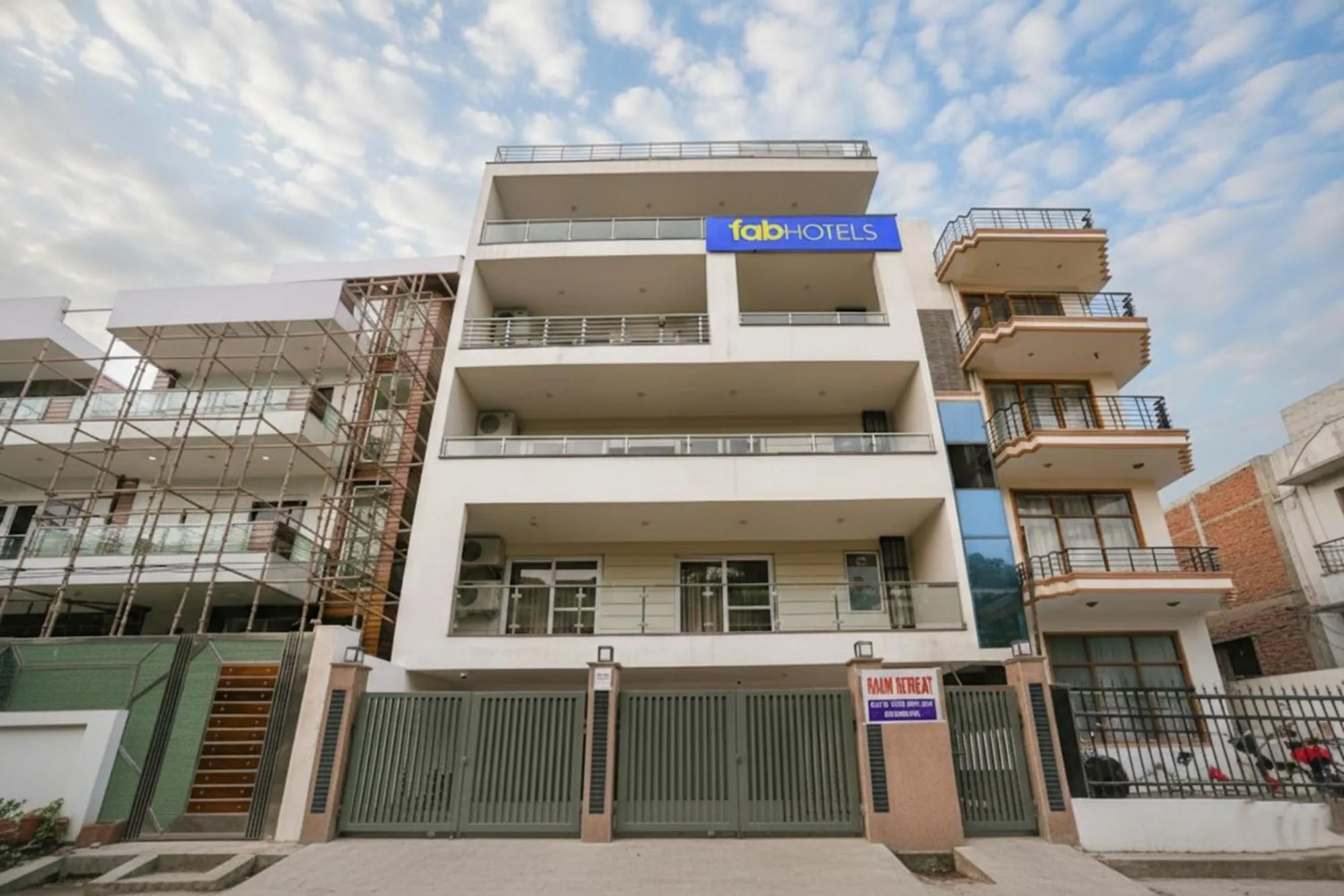 Property building in FabHotel Raahi Retreat Near Star Mall & 32nd Avenue, Gurugram
