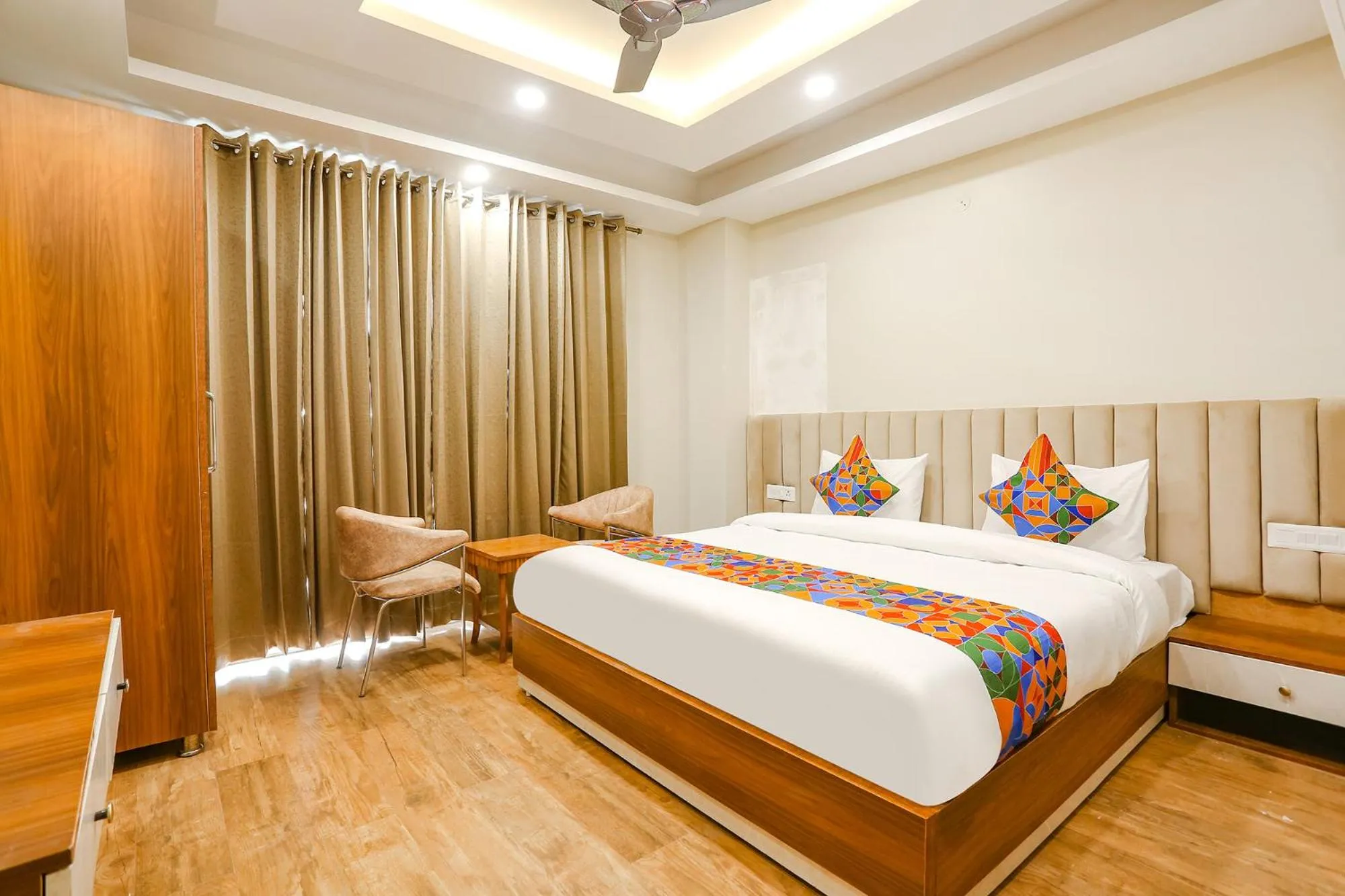 Living room, Bed in FabHotel Raahi Retreat Near Star Mall & 32nd Avenue, Gurugram