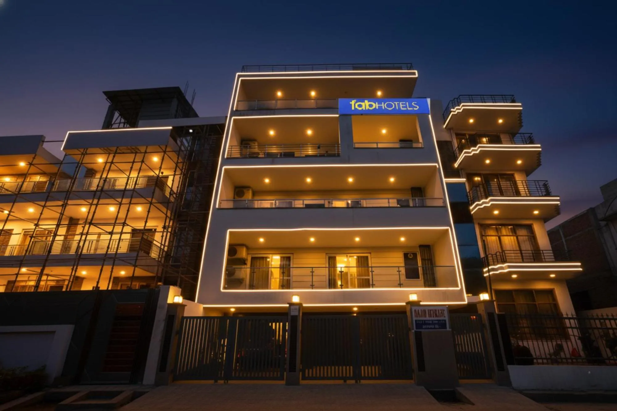 Property building in FabHotel Raahi Retreat Near Star Mall & 32nd Avenue, Gurugram