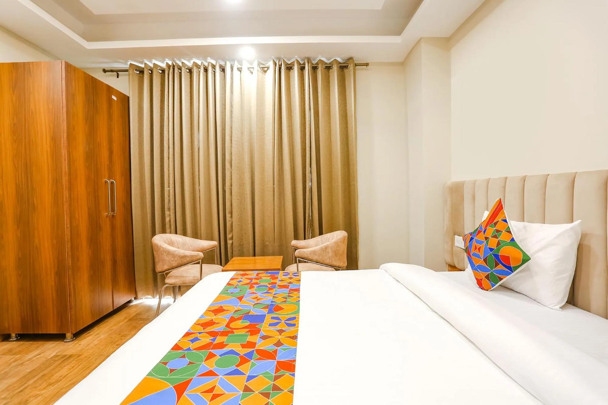 Living room, Bed in FabHotel Raahi Retreat Near Star Mall & 32nd Avenue, Gurugram