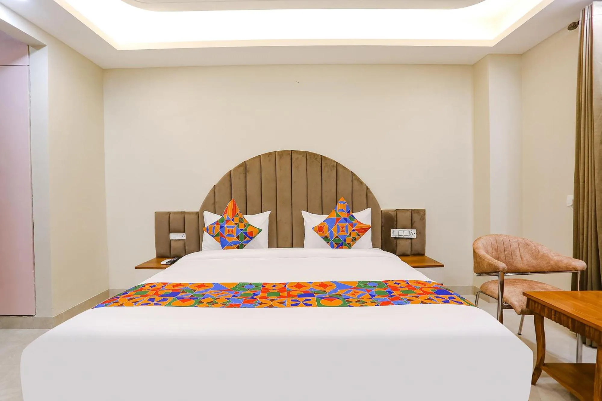 Bed in FabHotel Raahi Retreat Near Star Mall & 32nd Avenue, Gurugram