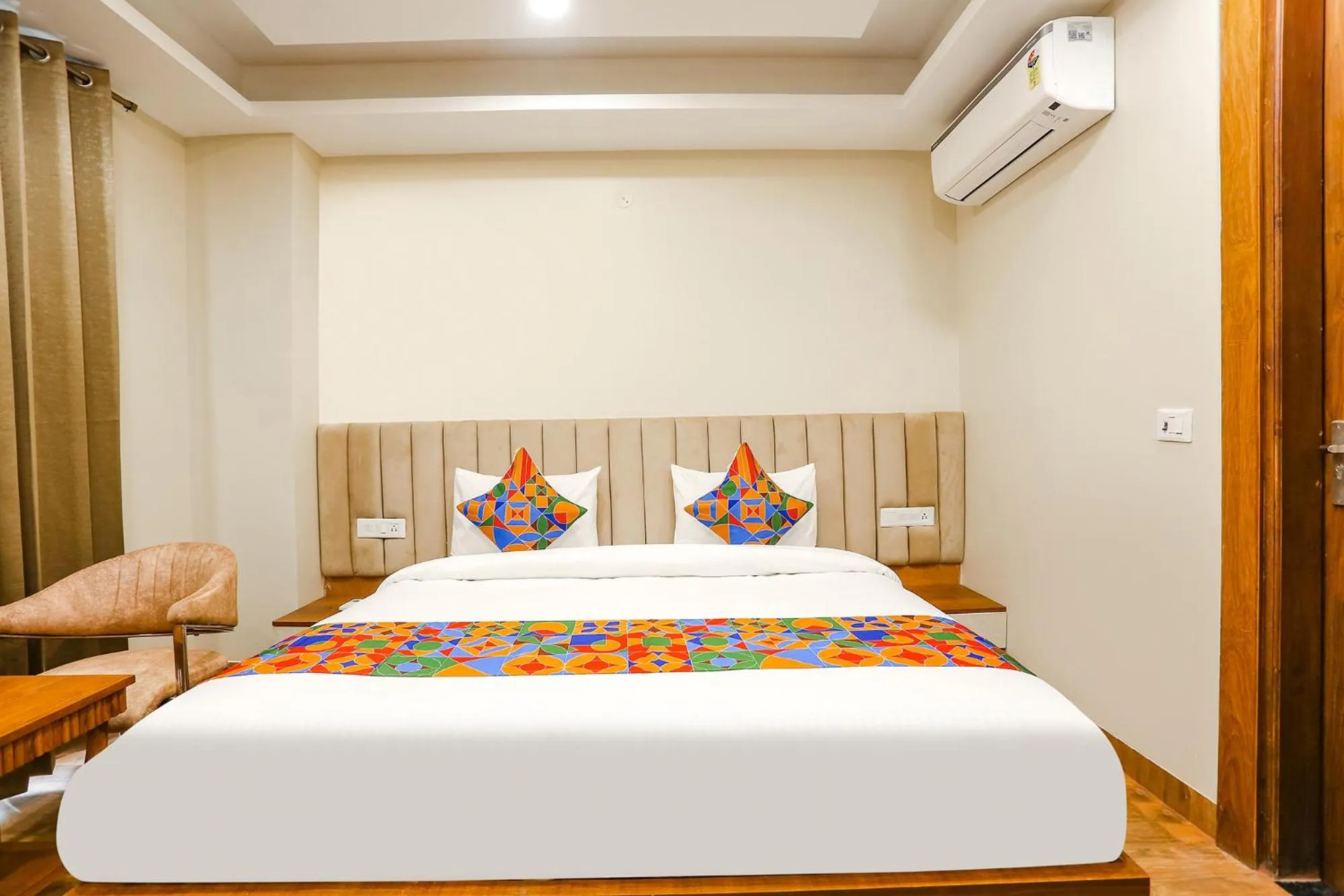 Bed in FabHotel Raahi Retreat Near Star Mall & 32nd Avenue, Gurugram