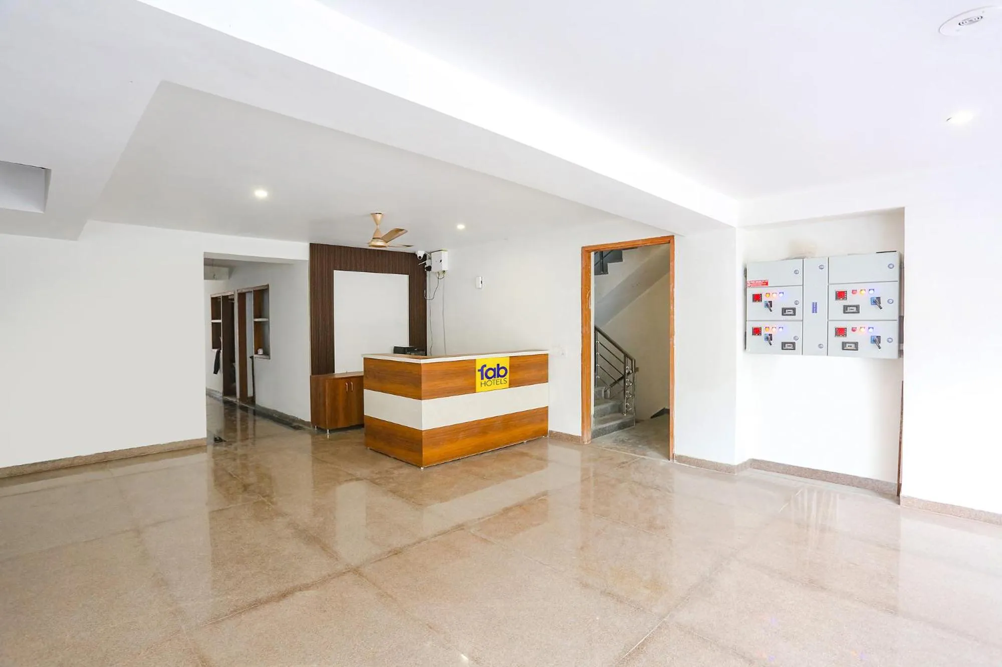 Lobby or reception, Bed in FabHotel Raahi Retreat Near Star Mall & 32nd Avenue, Gurugram