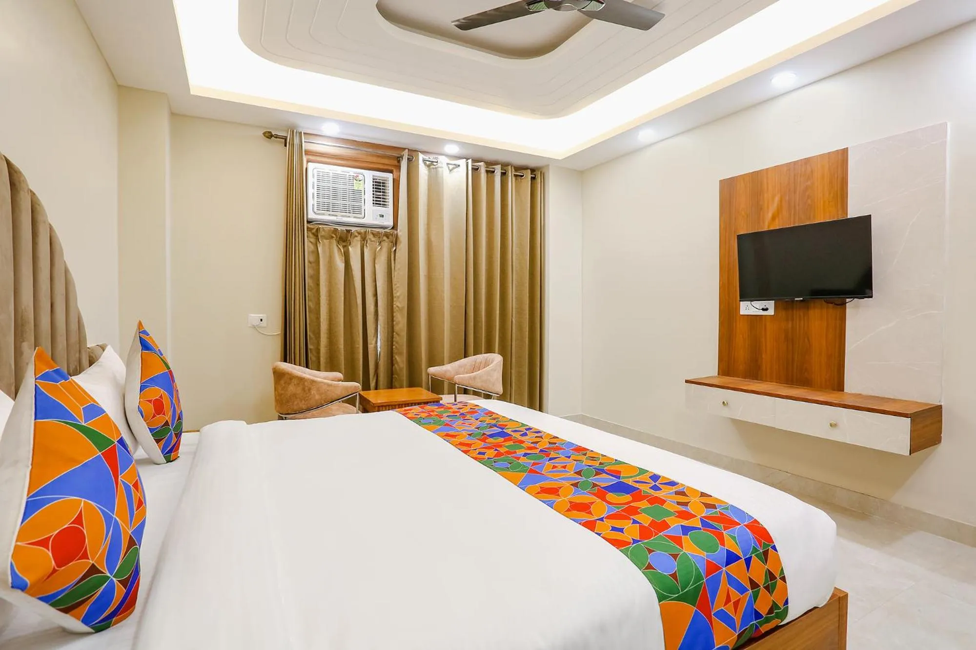 Communal lounge/ TV room, Bed in FabHotel Raahi Retreat Near Star Mall & 32nd Avenue, Gurugram