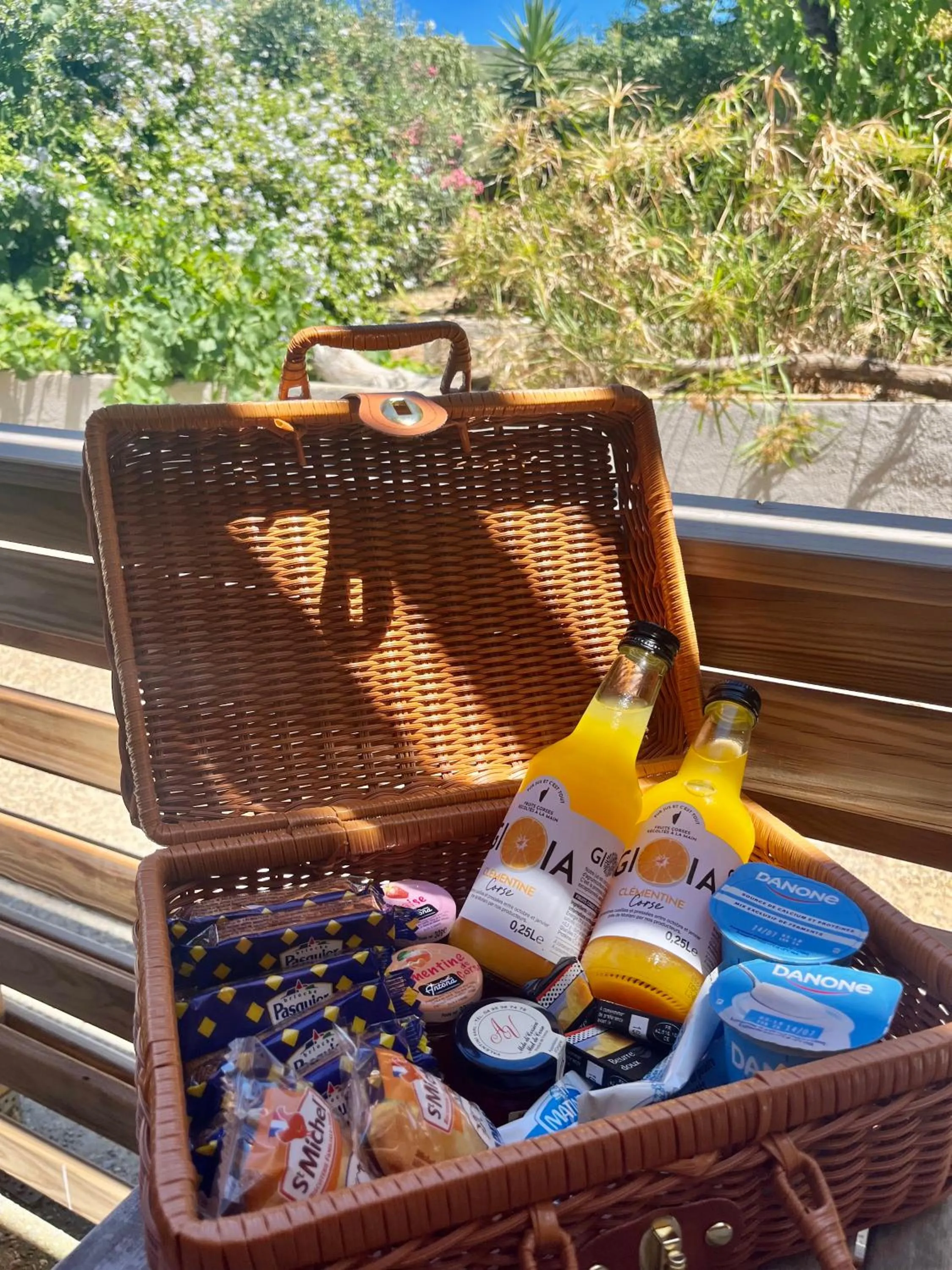 Breakfast in Hôtel Résidence CAPENSE