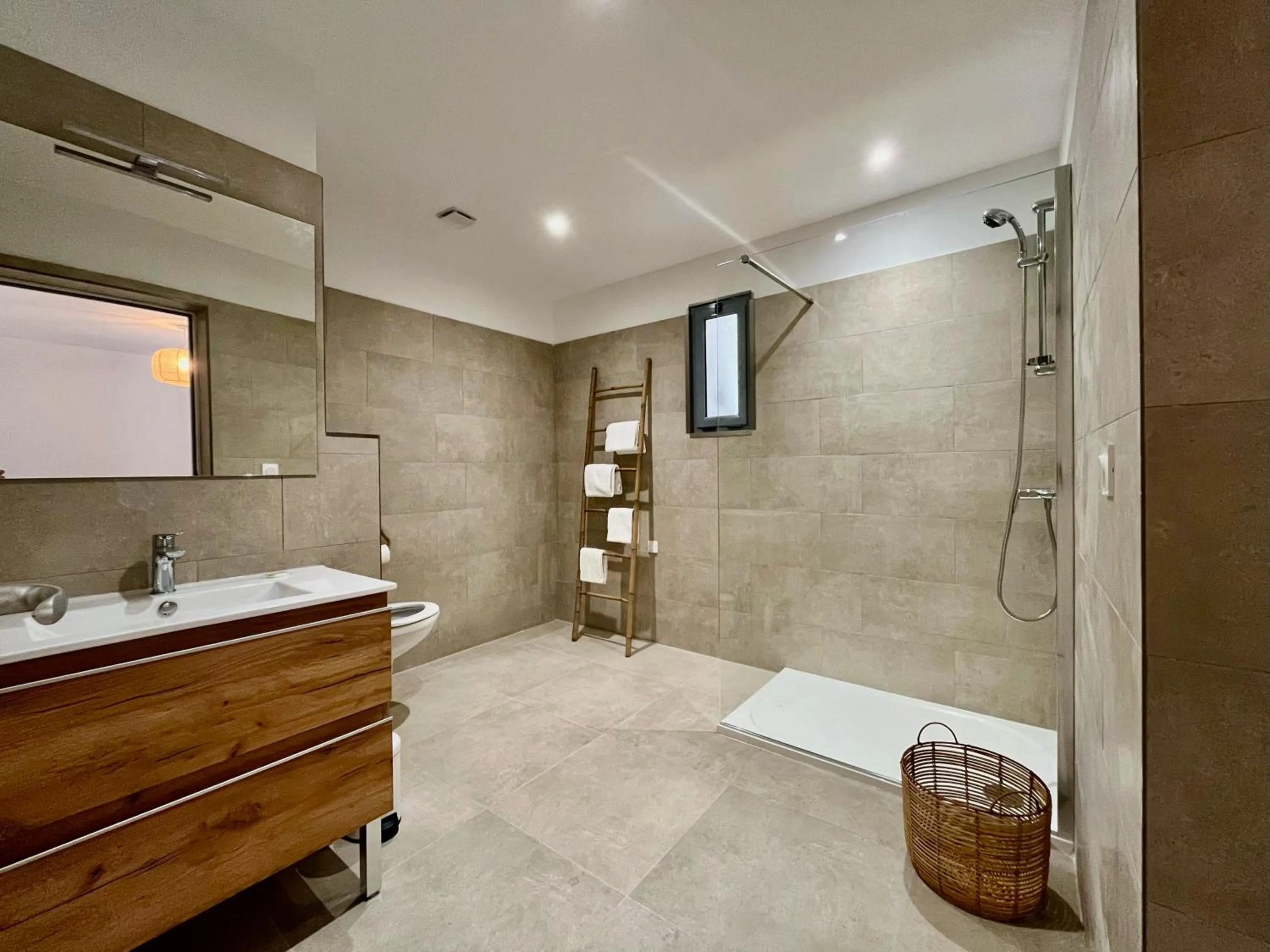 Shower in Hôtel Résidence CAPENSE