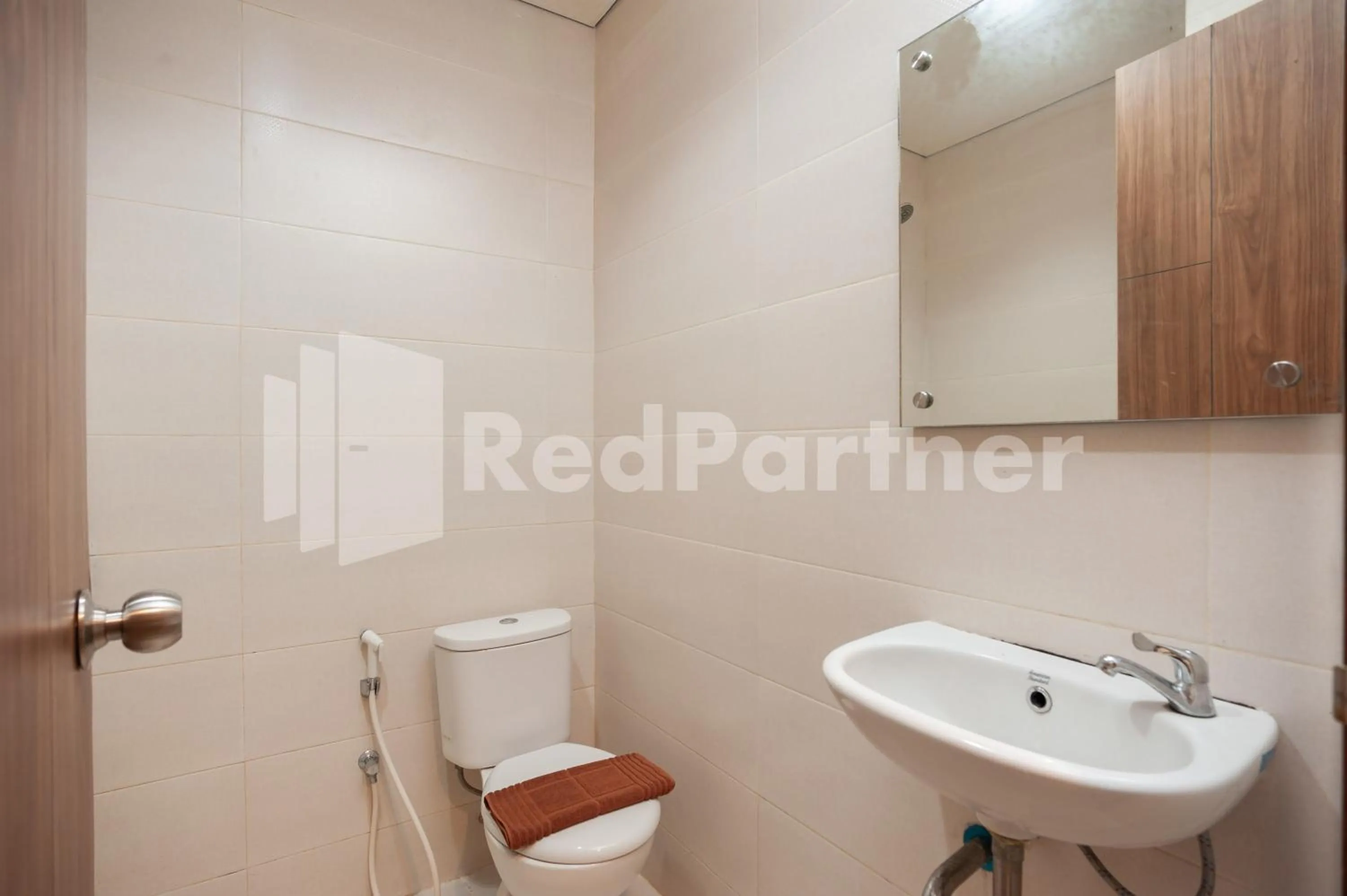 Bathroom in Urbanview Syariah Caseira Citra Raya