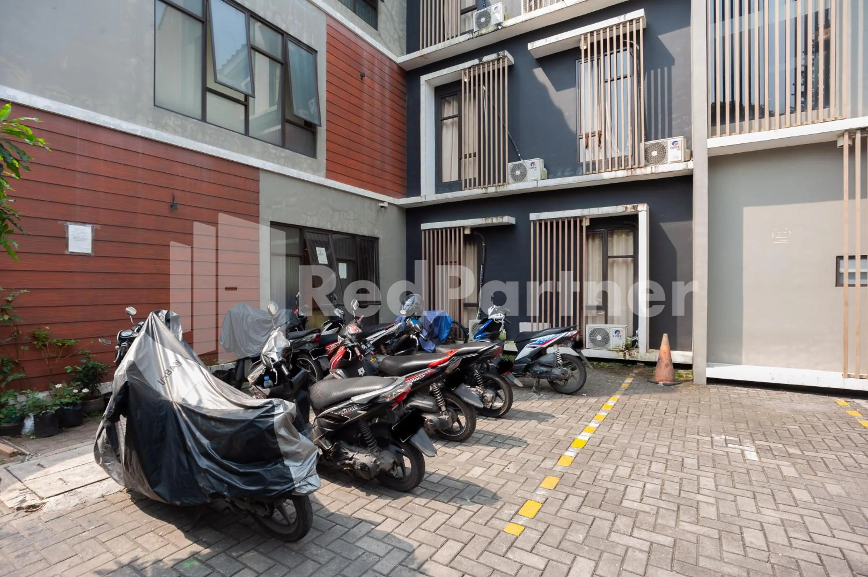 Parking in Urbanview Syariah Caseira Citra Raya