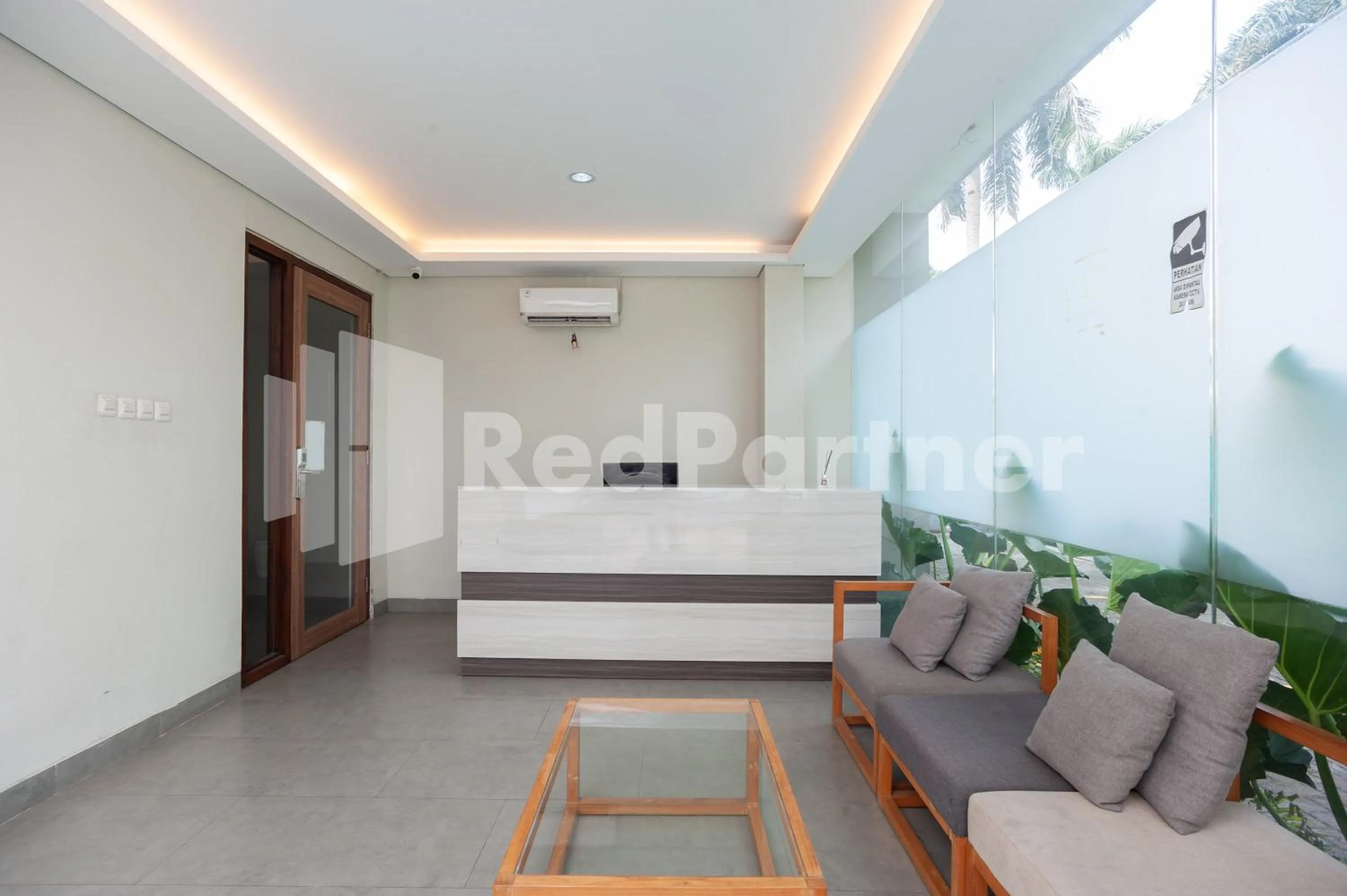 Lobby or reception, Bed in Urbanview Syariah Caseira Citra Raya