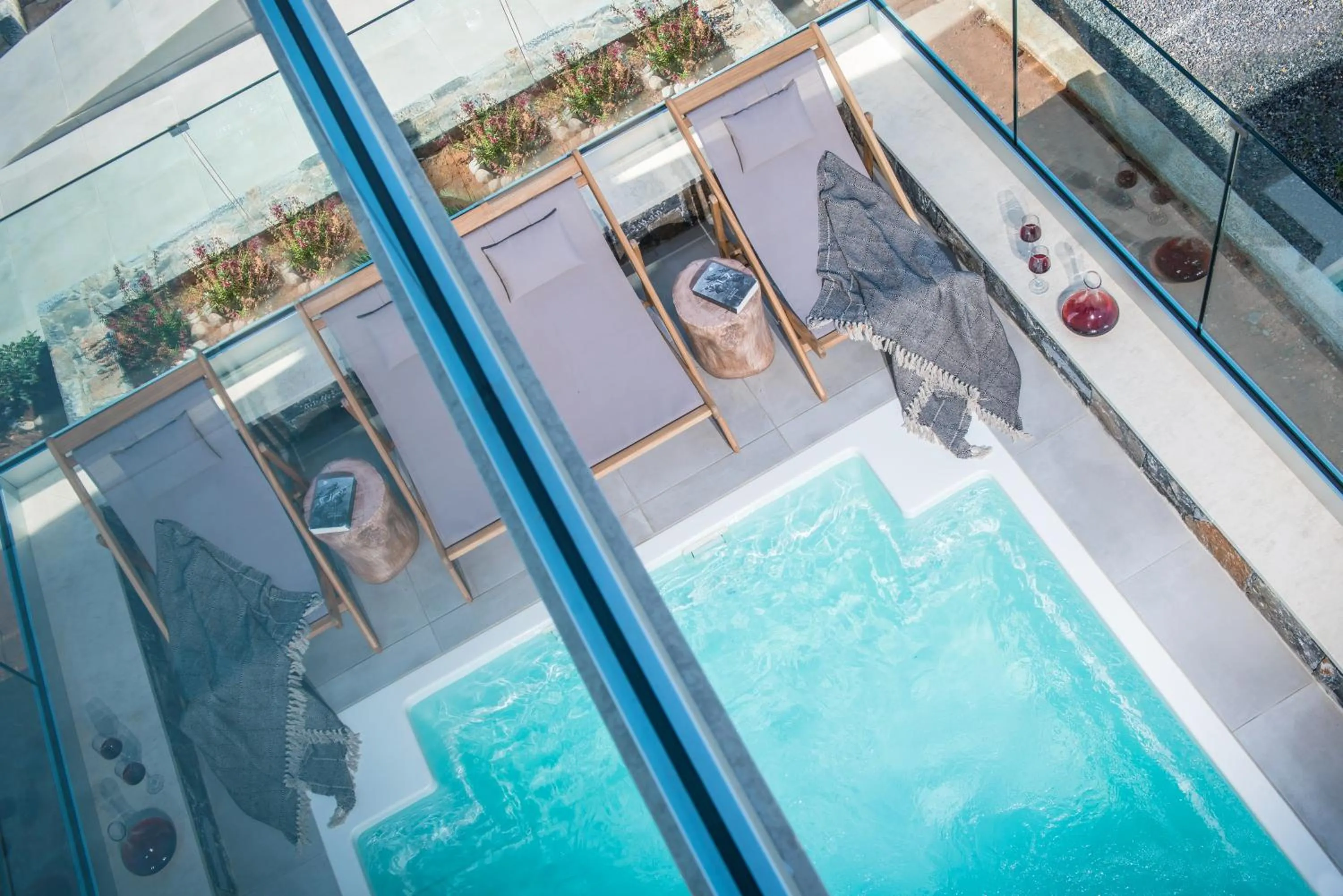 Swimming pool in Niriides Palace