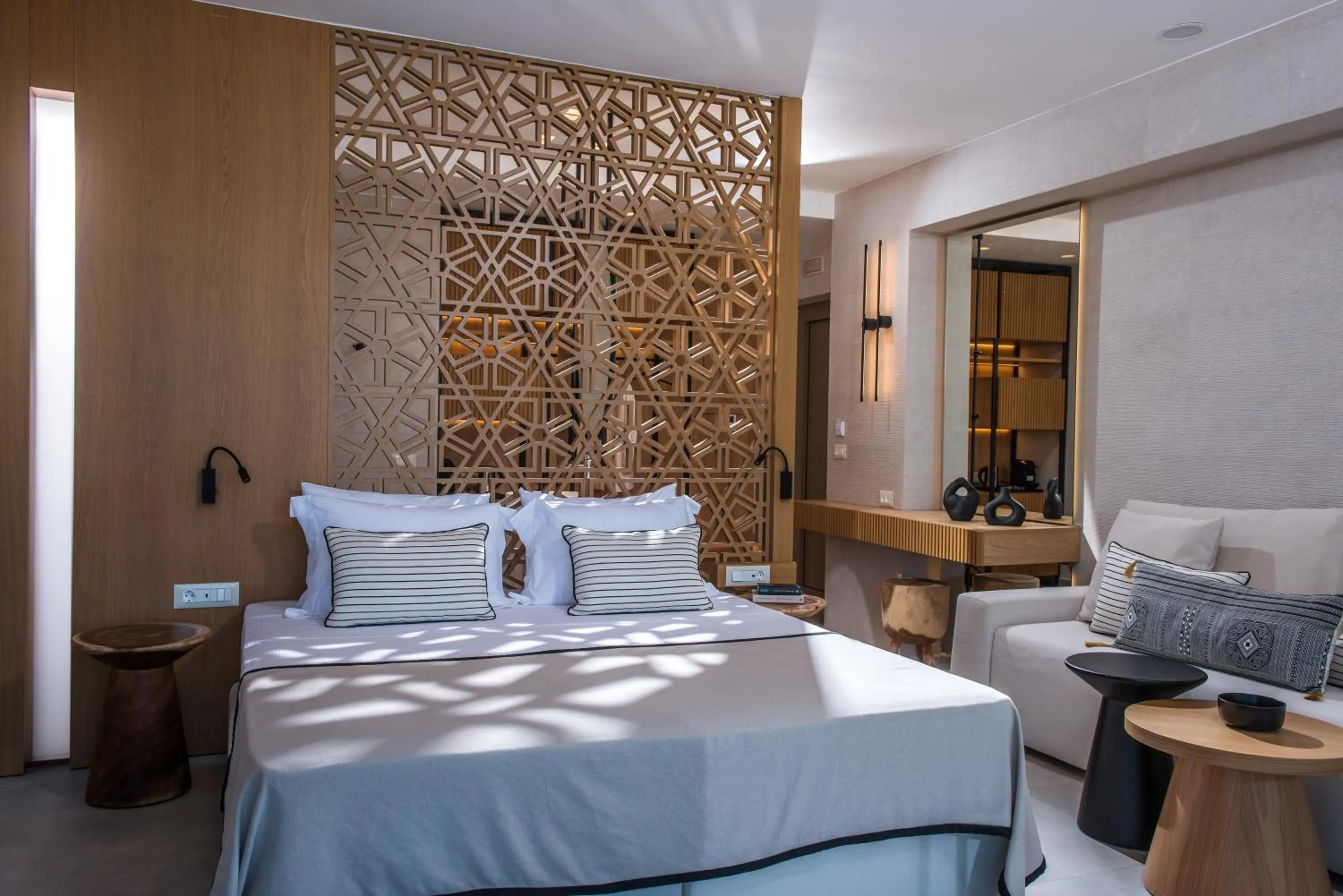 Photo of the whole room, Bed in Niriides Palace