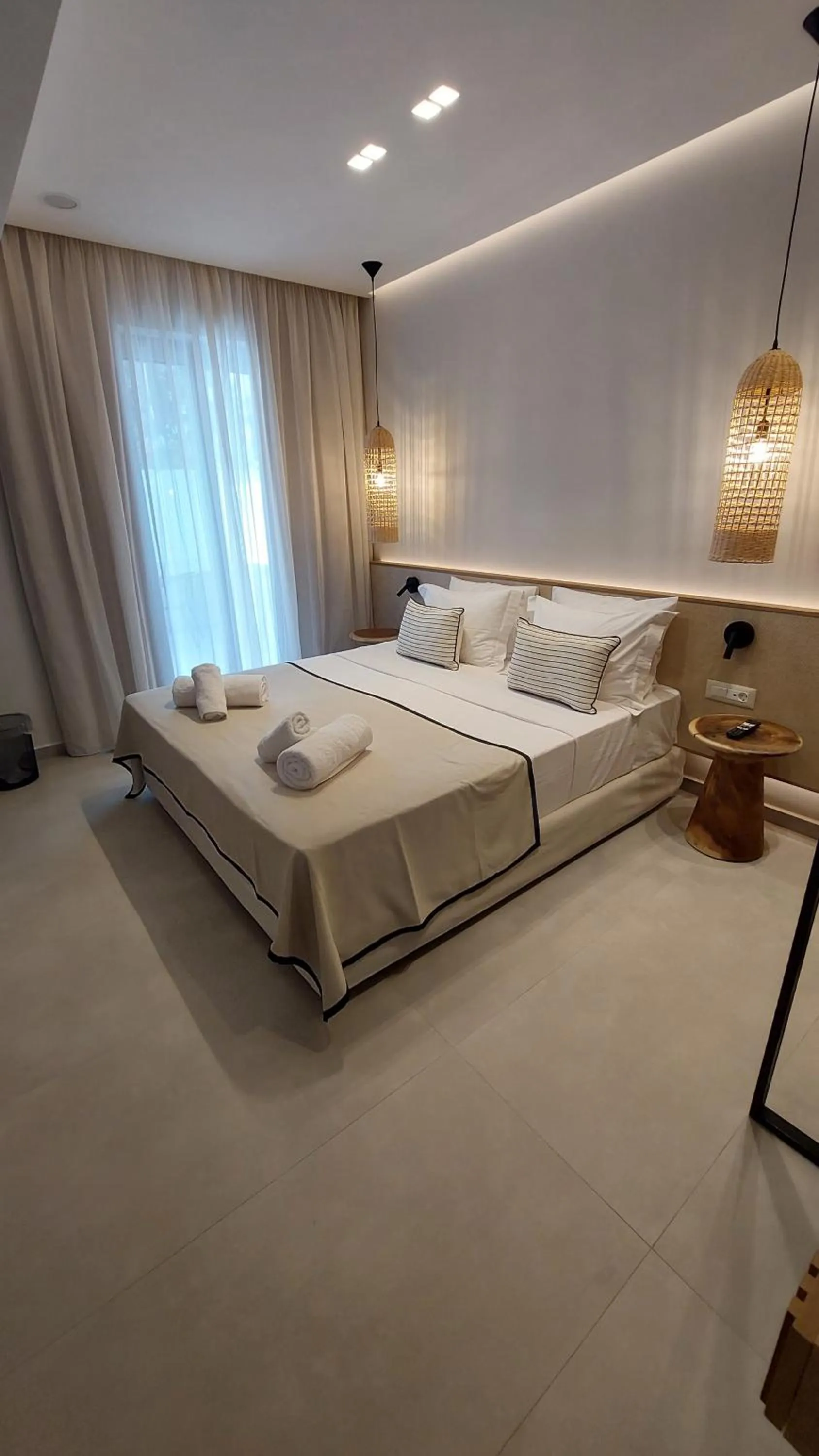 Photo of the whole room, Bed in Niriides Palace