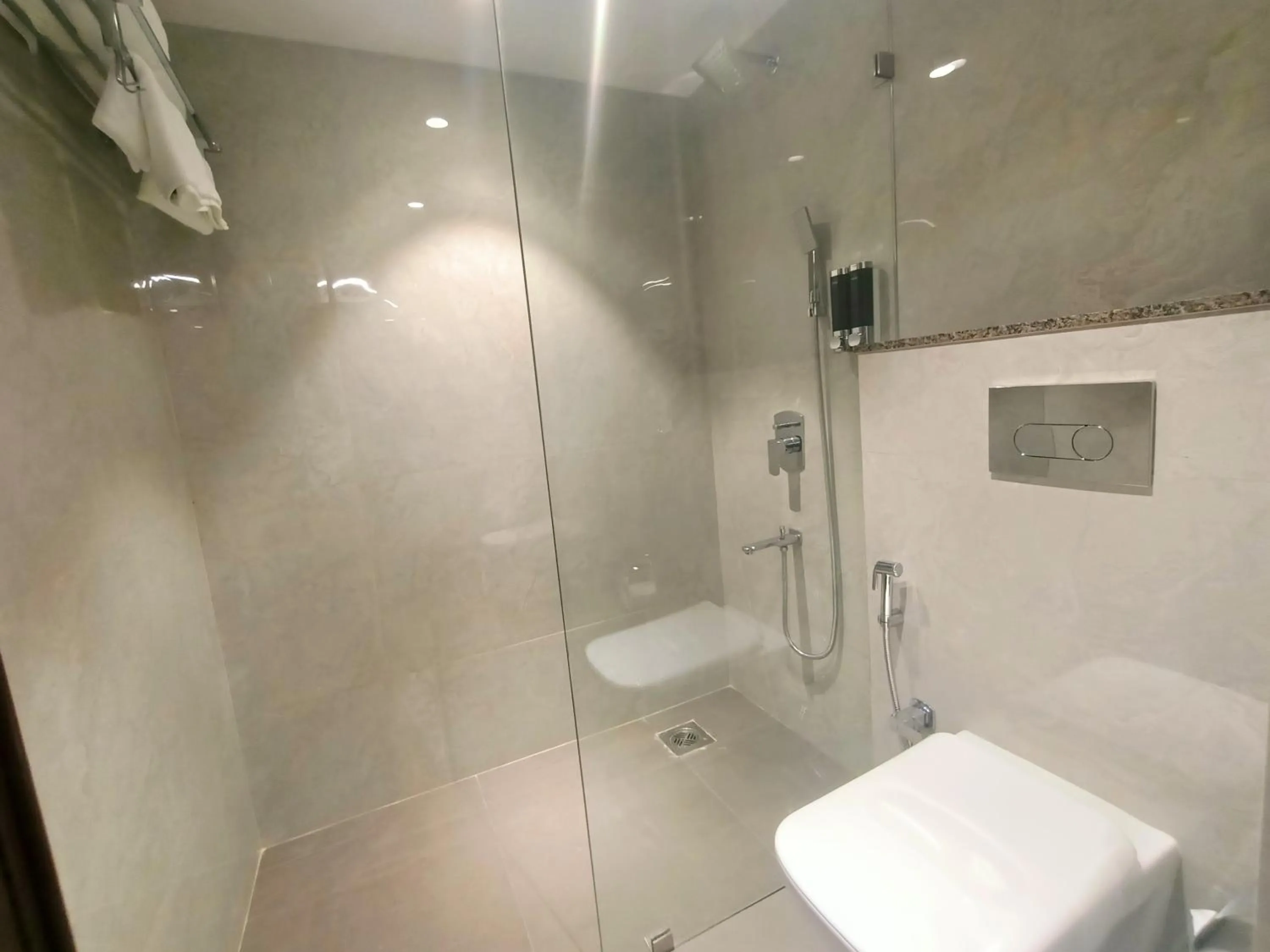 Shower in Aralia International Airport, Mumbai