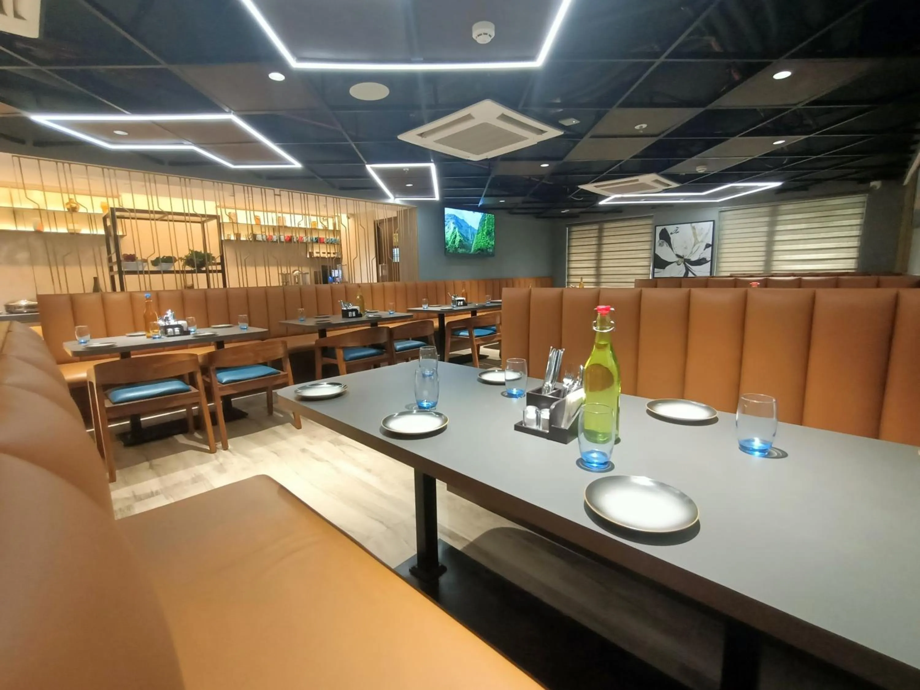 Restaurant/places to eat in Aralia International Airport, Mumbai