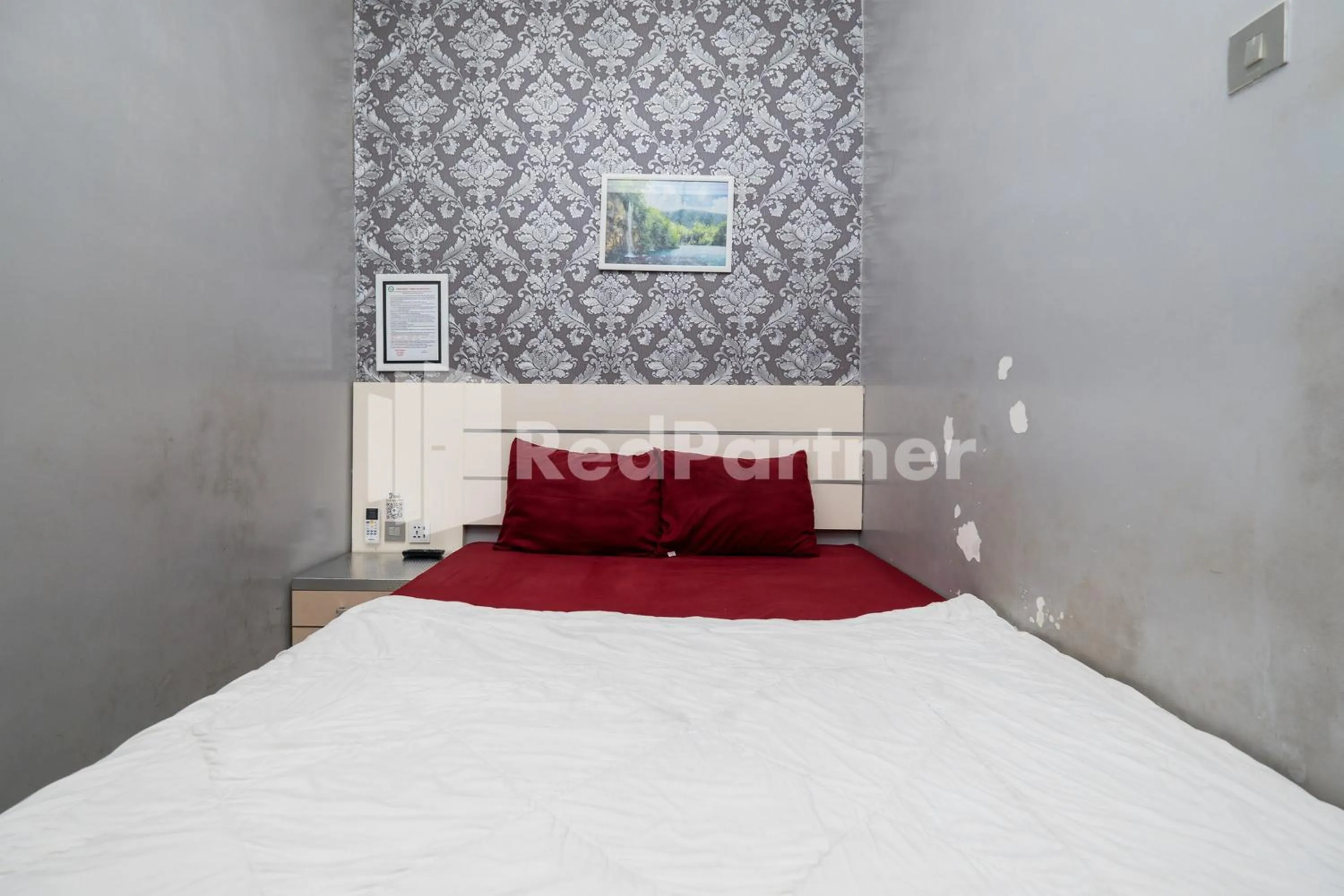 Bed in Omah Kalimosodo Mitra RedDoorz near Stasiun Malang Kota Baru