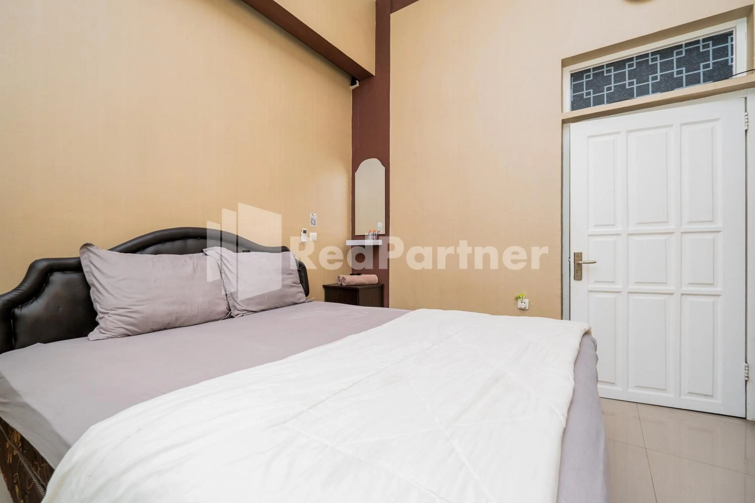 Bed in Omah Kalimosodo Mitra RedDoorz near Stasiun Malang Kota Baru