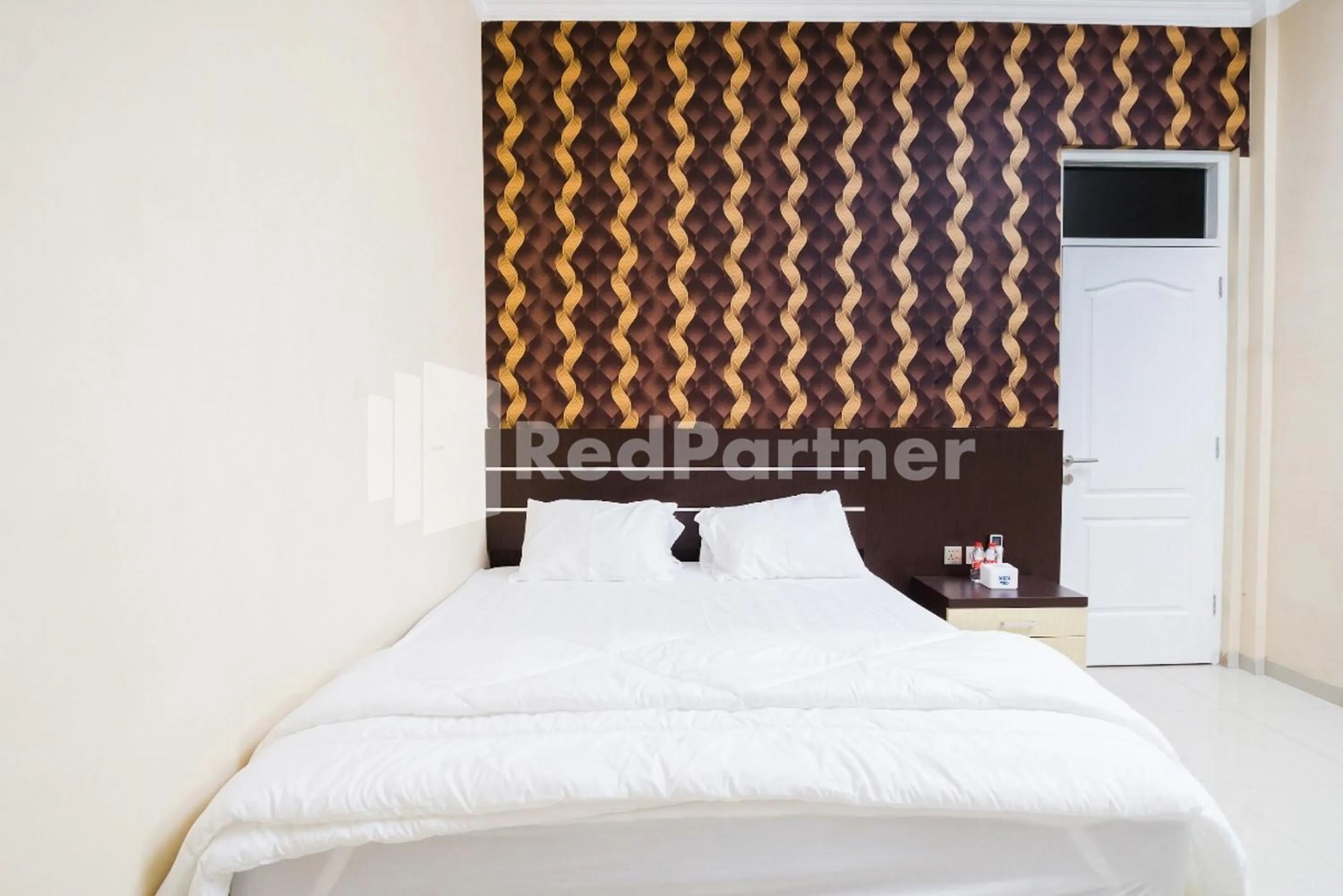 Bed in Omah Kalimosodo Mitra RedDoorz near Stasiun Malang Kota Baru