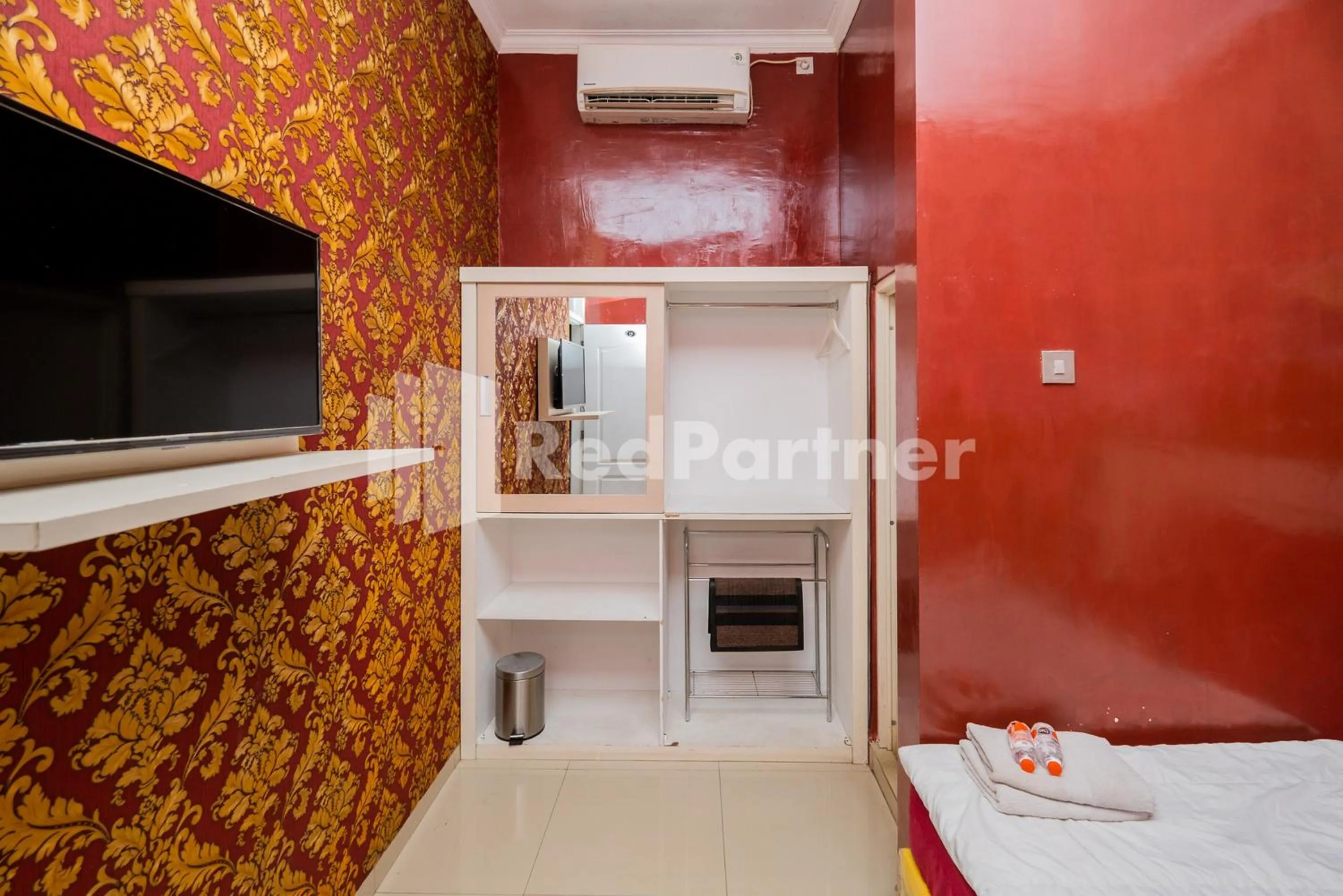 Bed in Omah Kalimosodo Mitra RedDoorz near Stasiun Malang Kota Baru