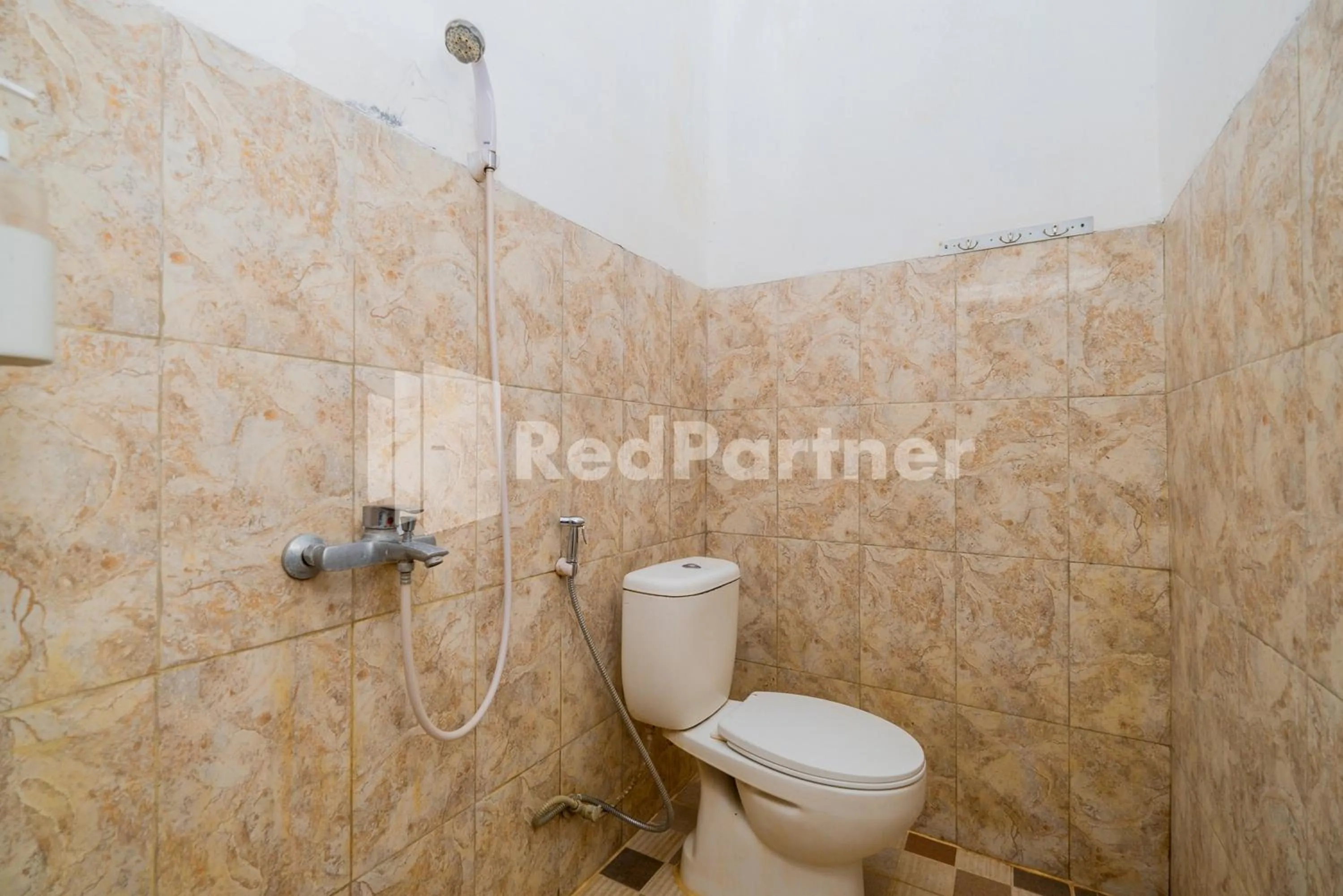 Toilet in Omah Kalimosodo Mitra RedDoorz near Stasiun Malang Kota Baru