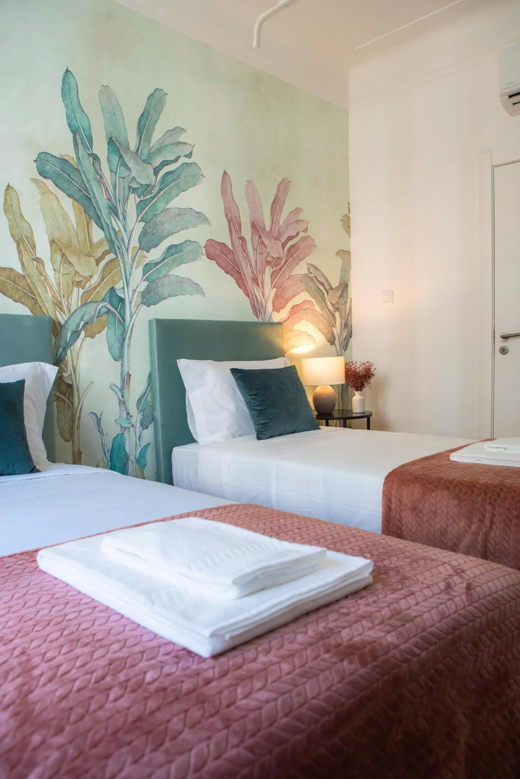 Bed in Succeed Campo Pequeno Suites