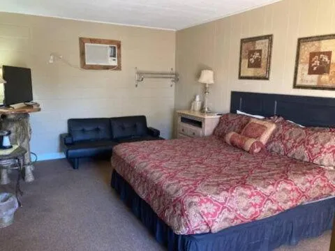 Bed in Sportsman's Lodge