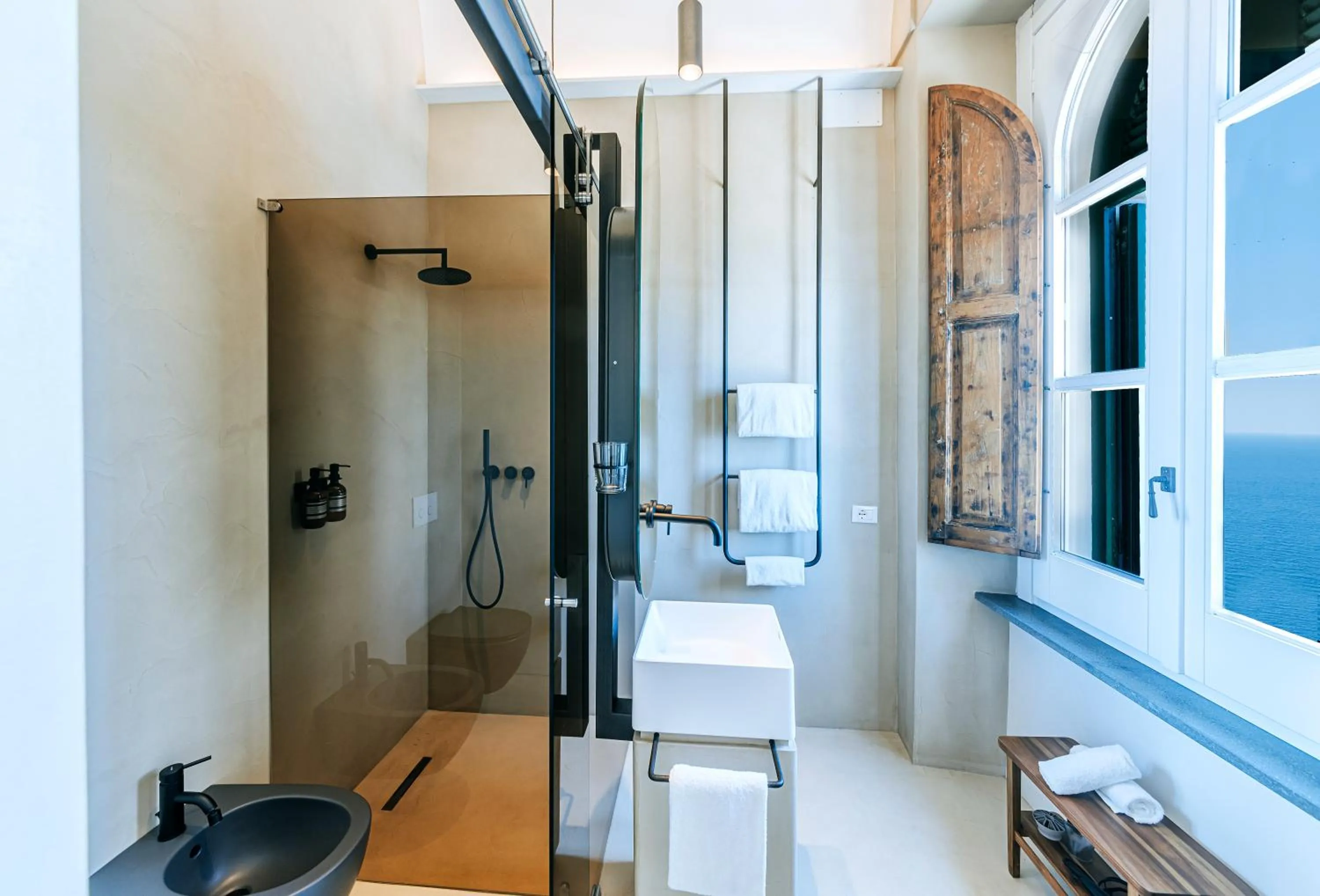 Bathroom in Faro Punta Imperatore