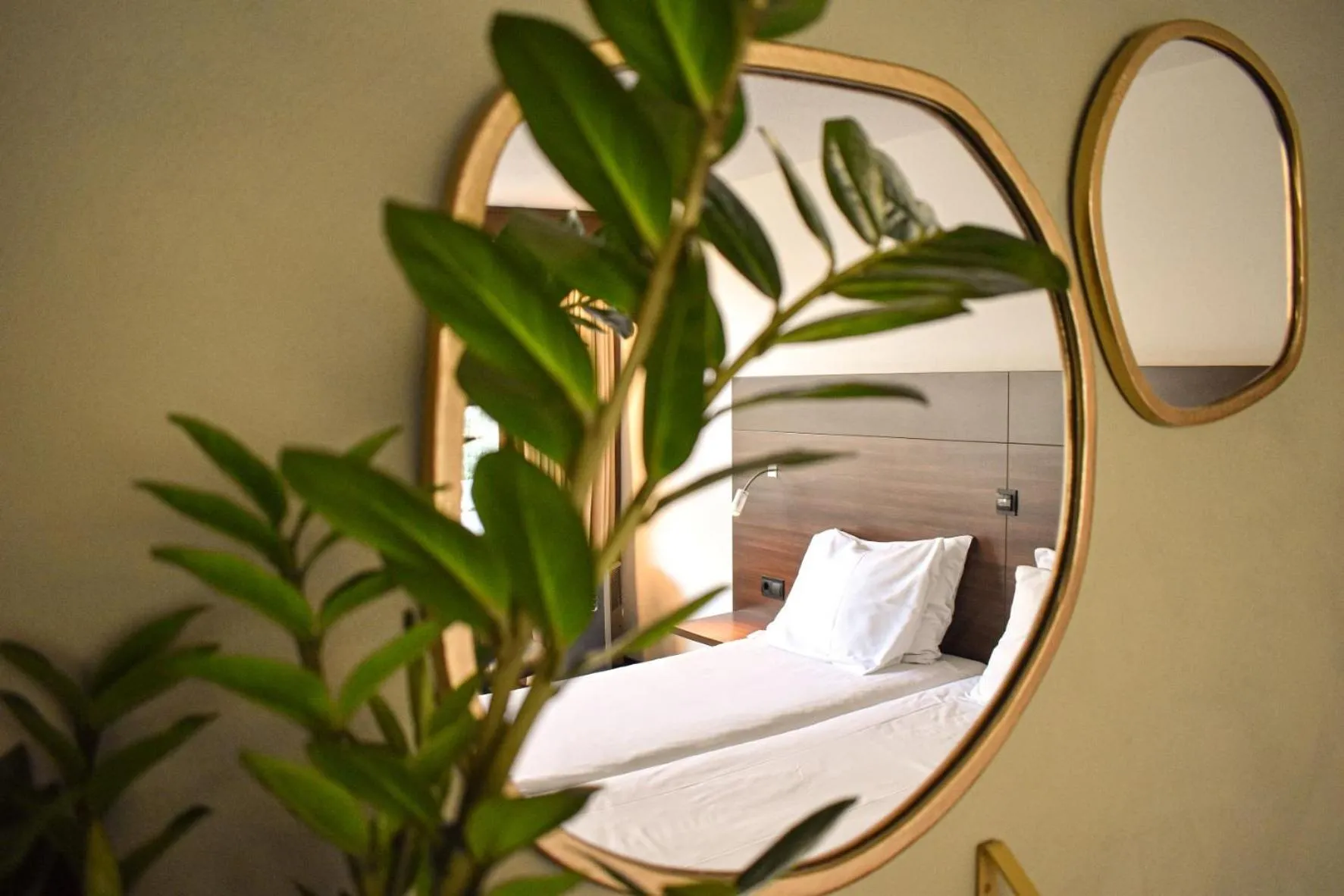 Bedroom in Fletcher Hotel-Restaurant De Reiskoffer