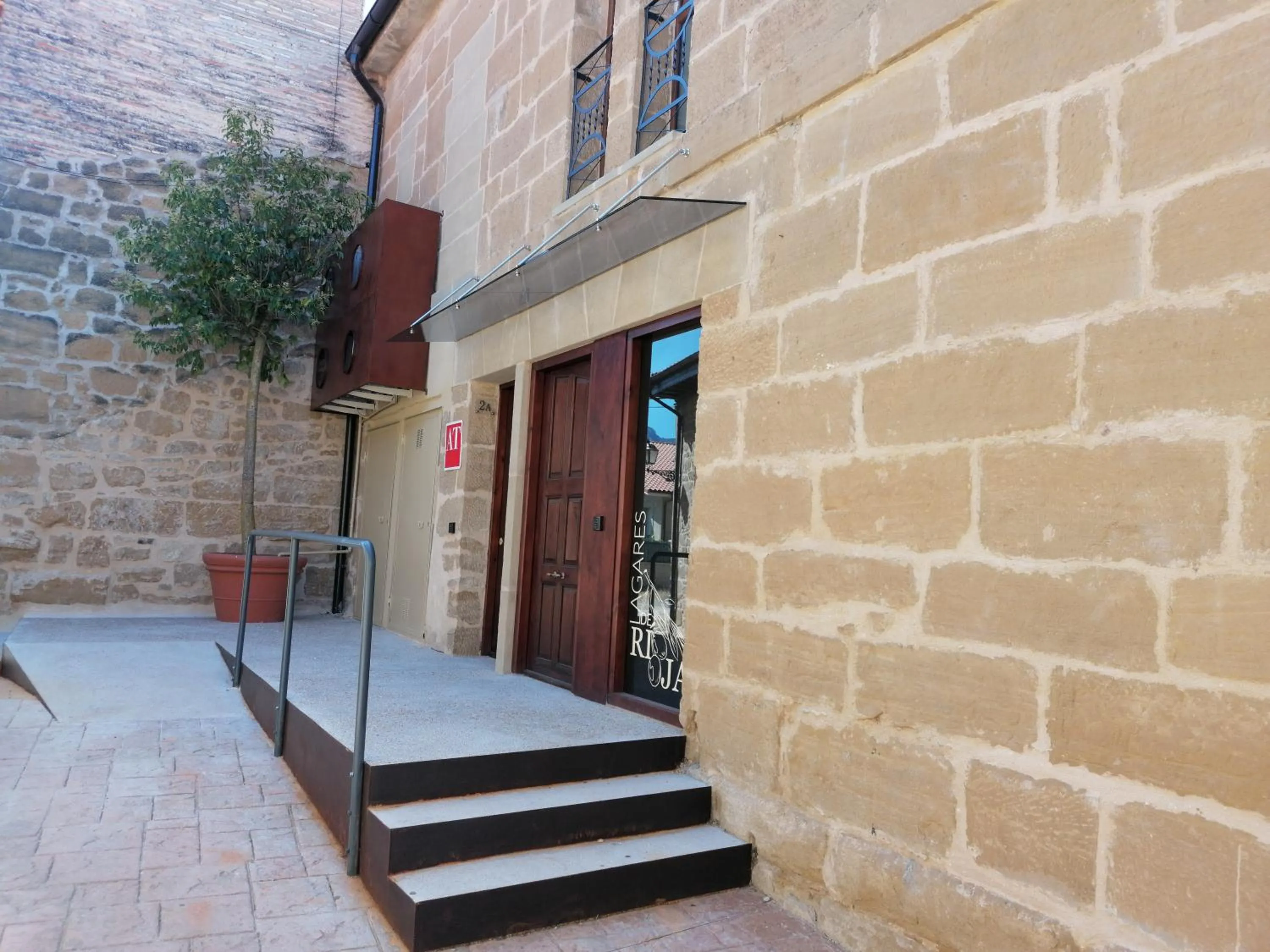 Facade/entrance in Lagares de Riooja-Briñas