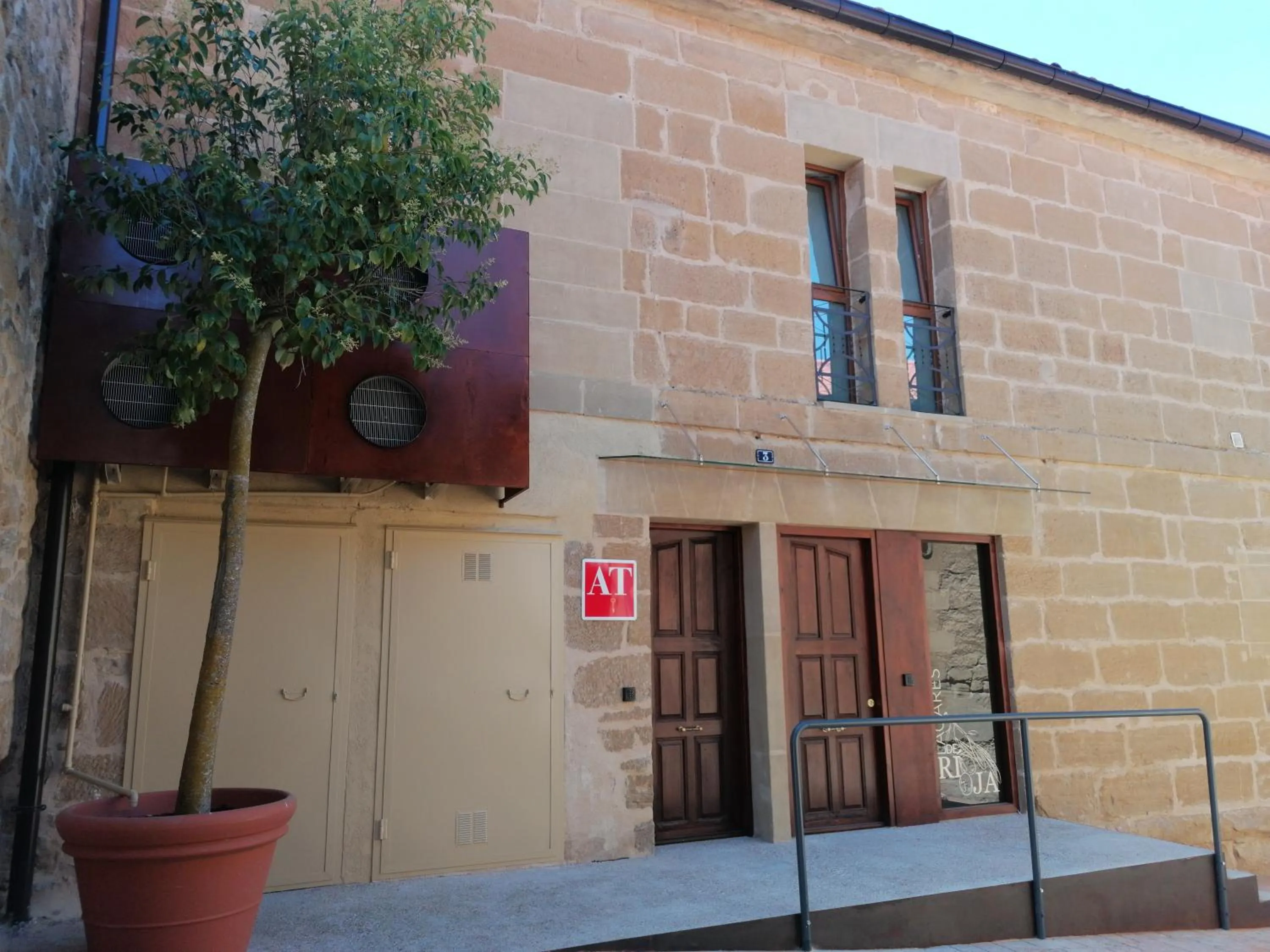 Facade/entrance in Lagares de Riooja-Briñas