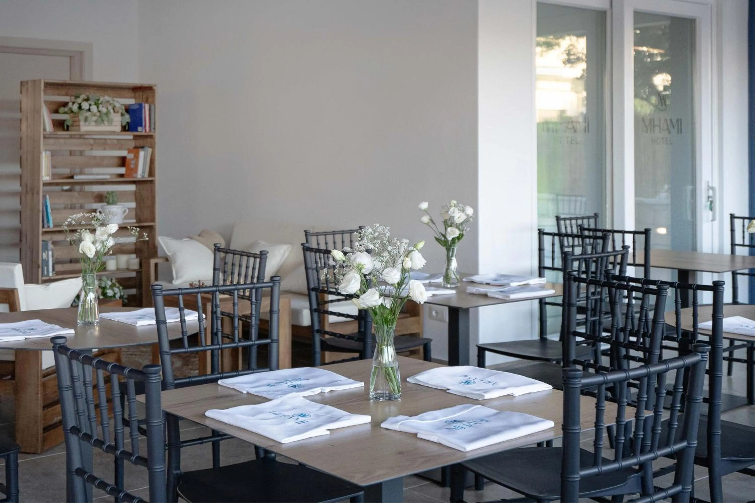 Seating area in Hotel Mhami
