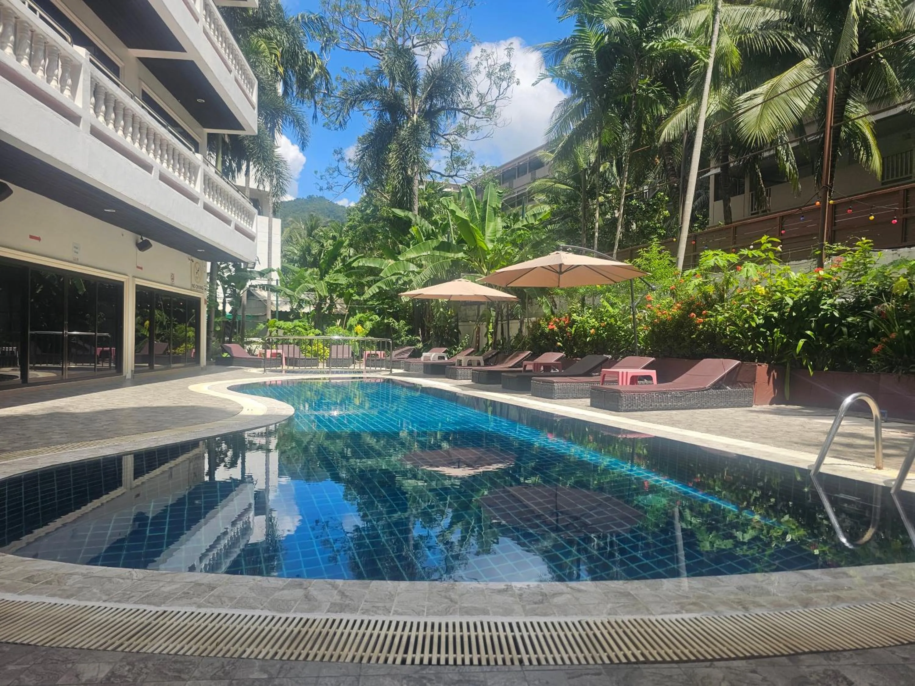 Swimming pool in Patong Central Residence & Apartment