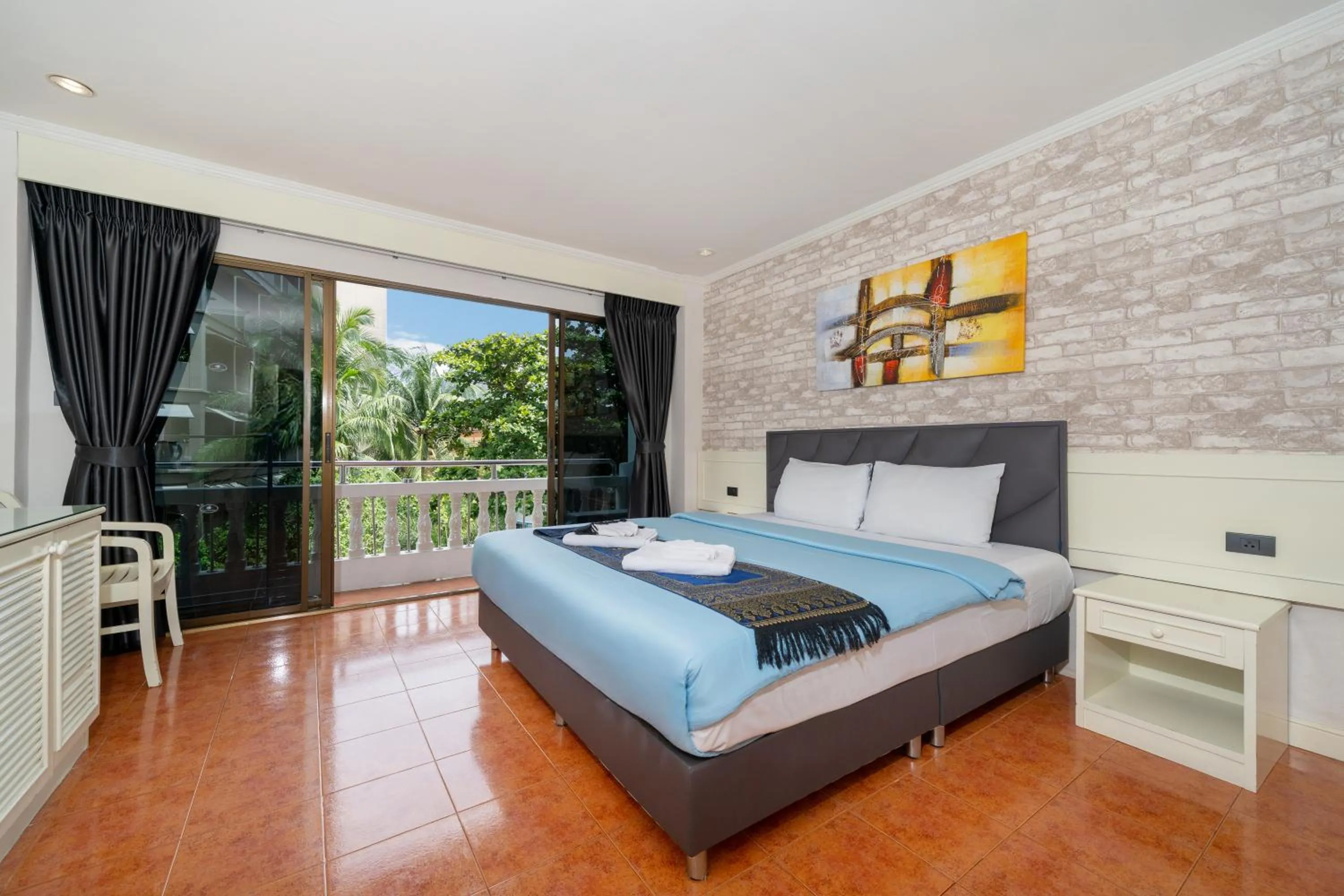 Bed in Patong Central Residence & Apartment
