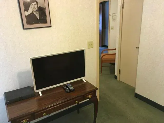 King Suite in Beaumont Hotel King Suite in Beaumont Hotel