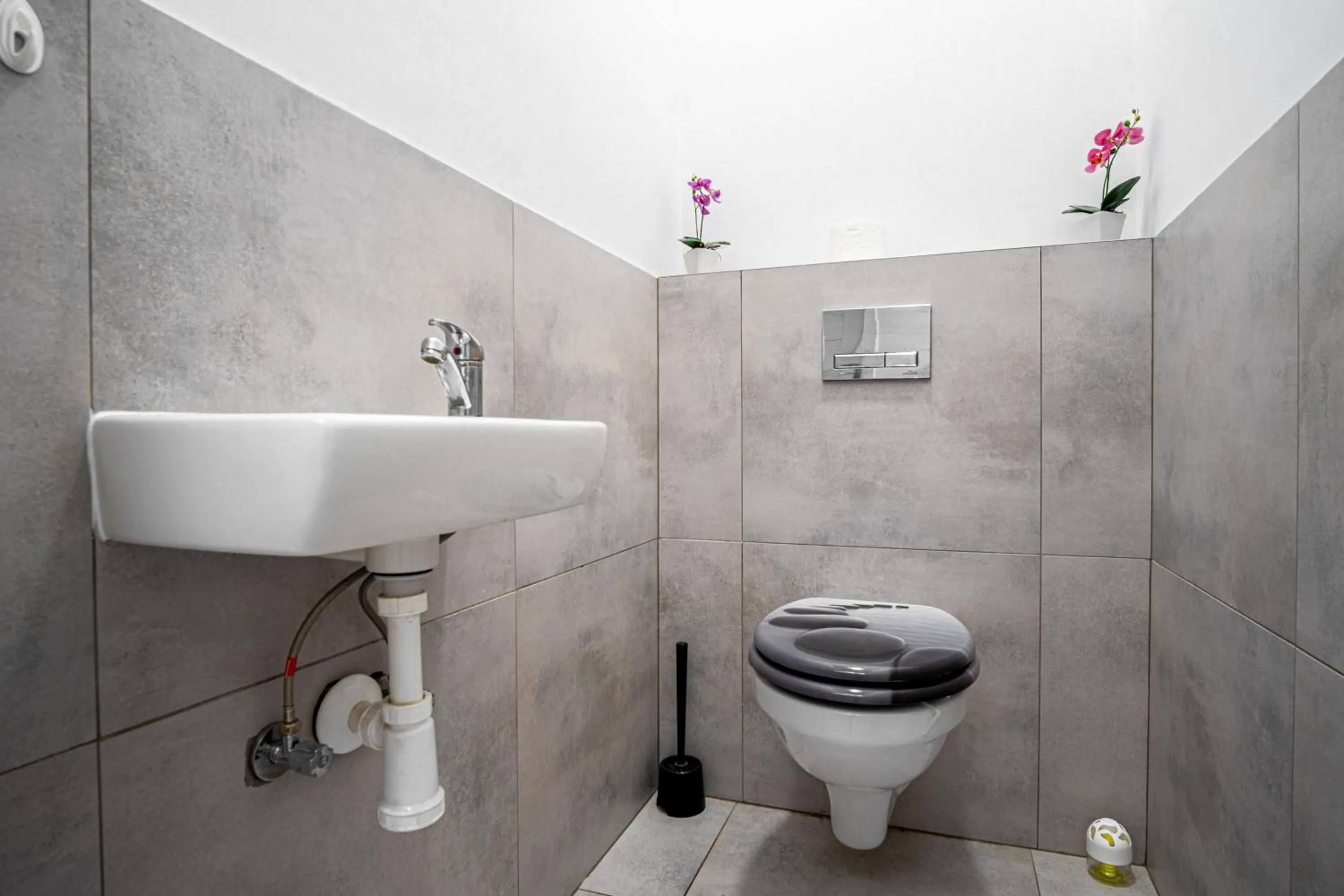 Toilet in Jaracza 15 prywatne pokoje