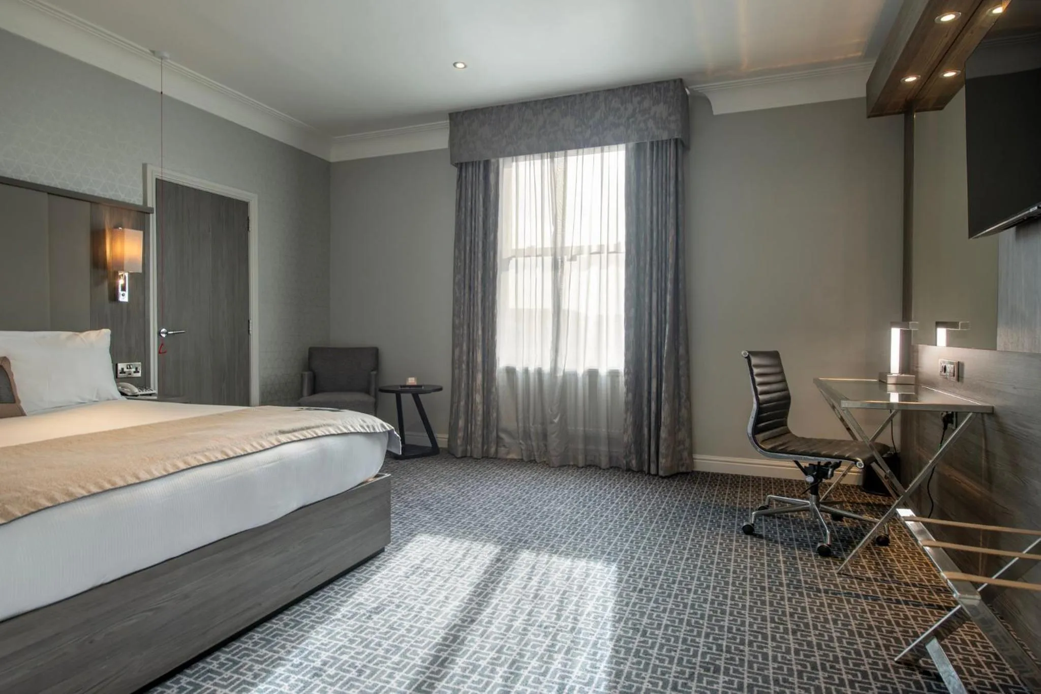 Photo of the whole room, Bed in Crowne Plaza Royal Victoria - Sheffield by IHG