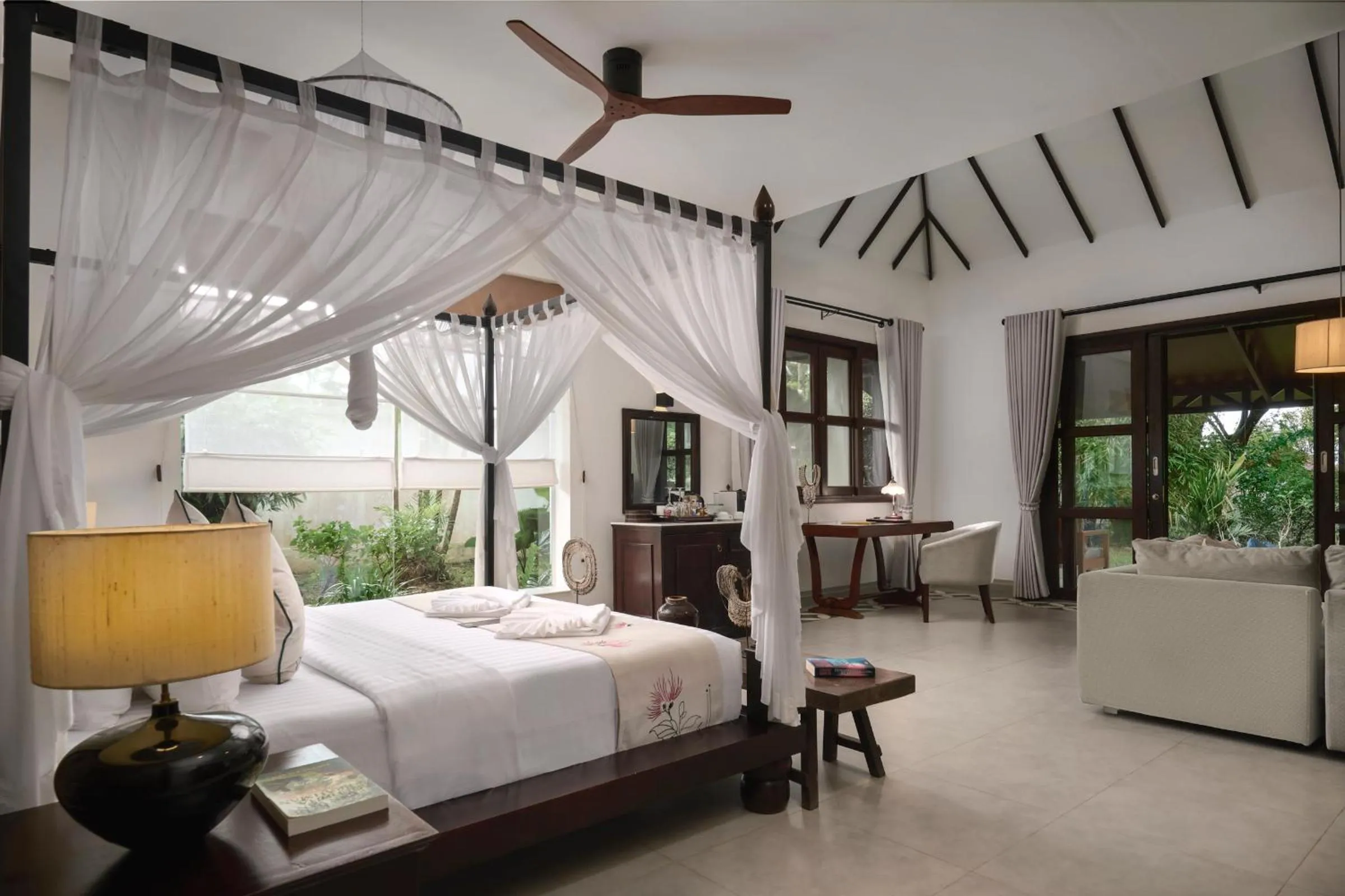 Photo of the whole room, Bed in Samanea Beach Resort & Spa