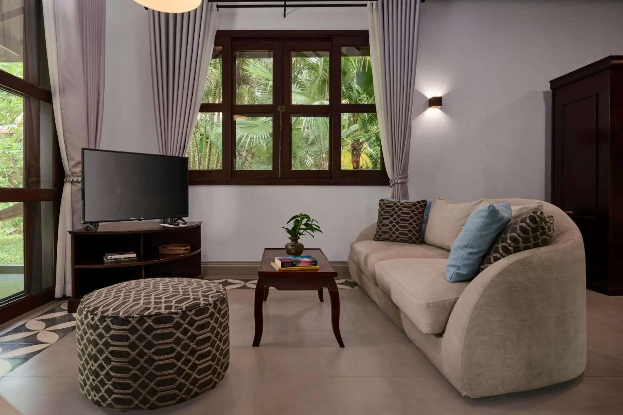 Deluxe Twin Room in Samanea Beach Resort & Spa Deluxe Twin Room in Samanea Beach Resort & Spa