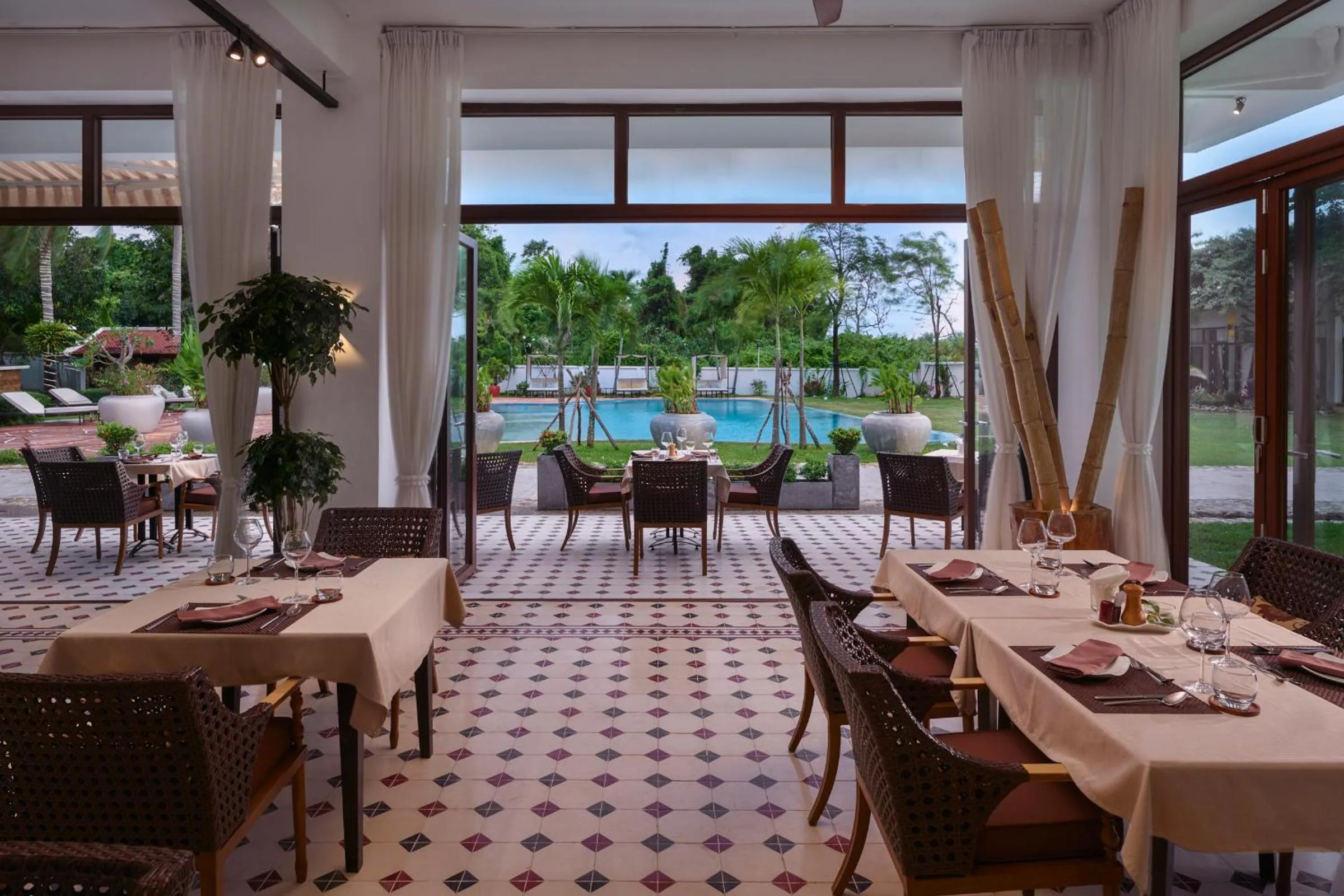 Restaurant/places to eat in Samanea Beach Resort & Spa