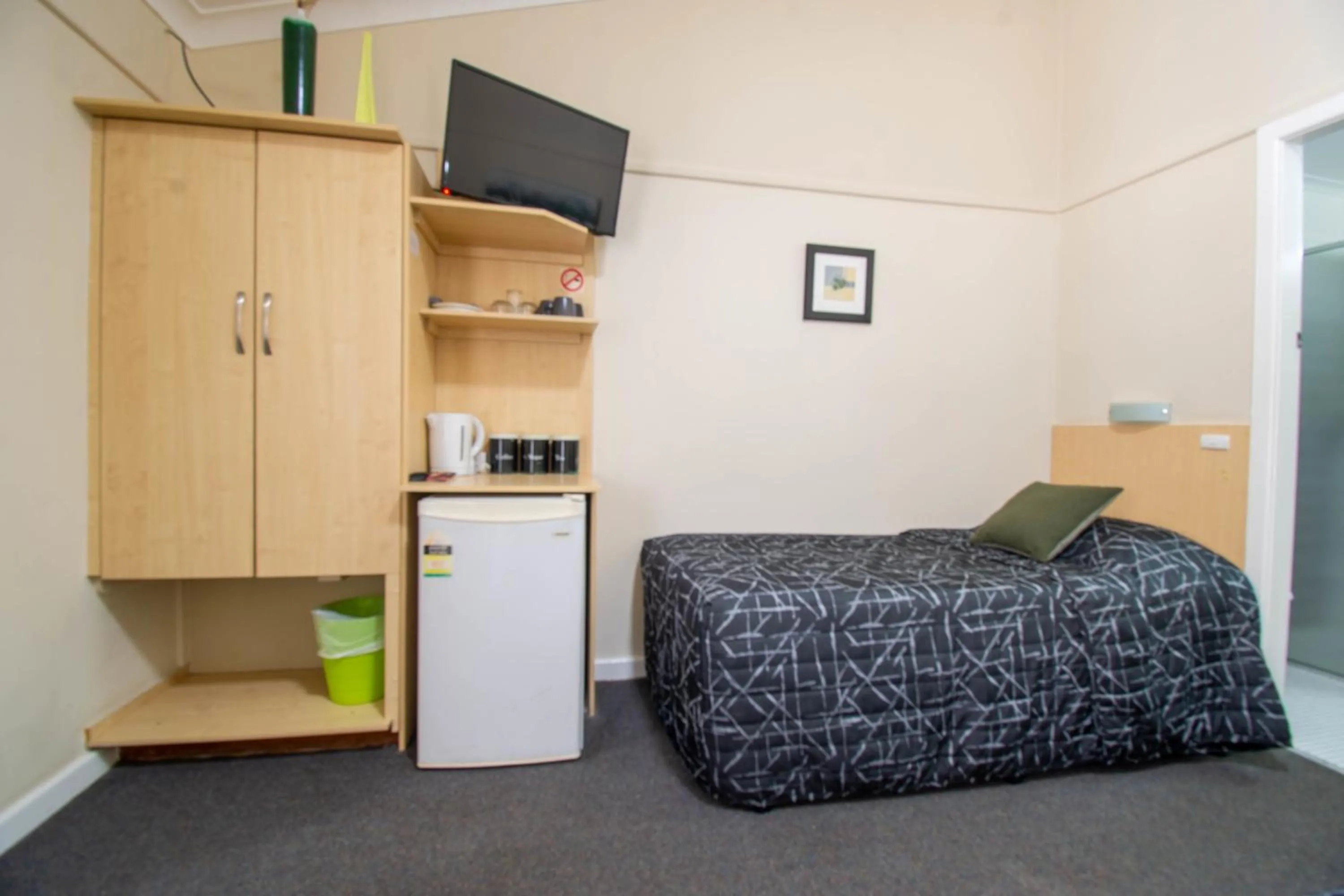 Bed in Gundagai Motel