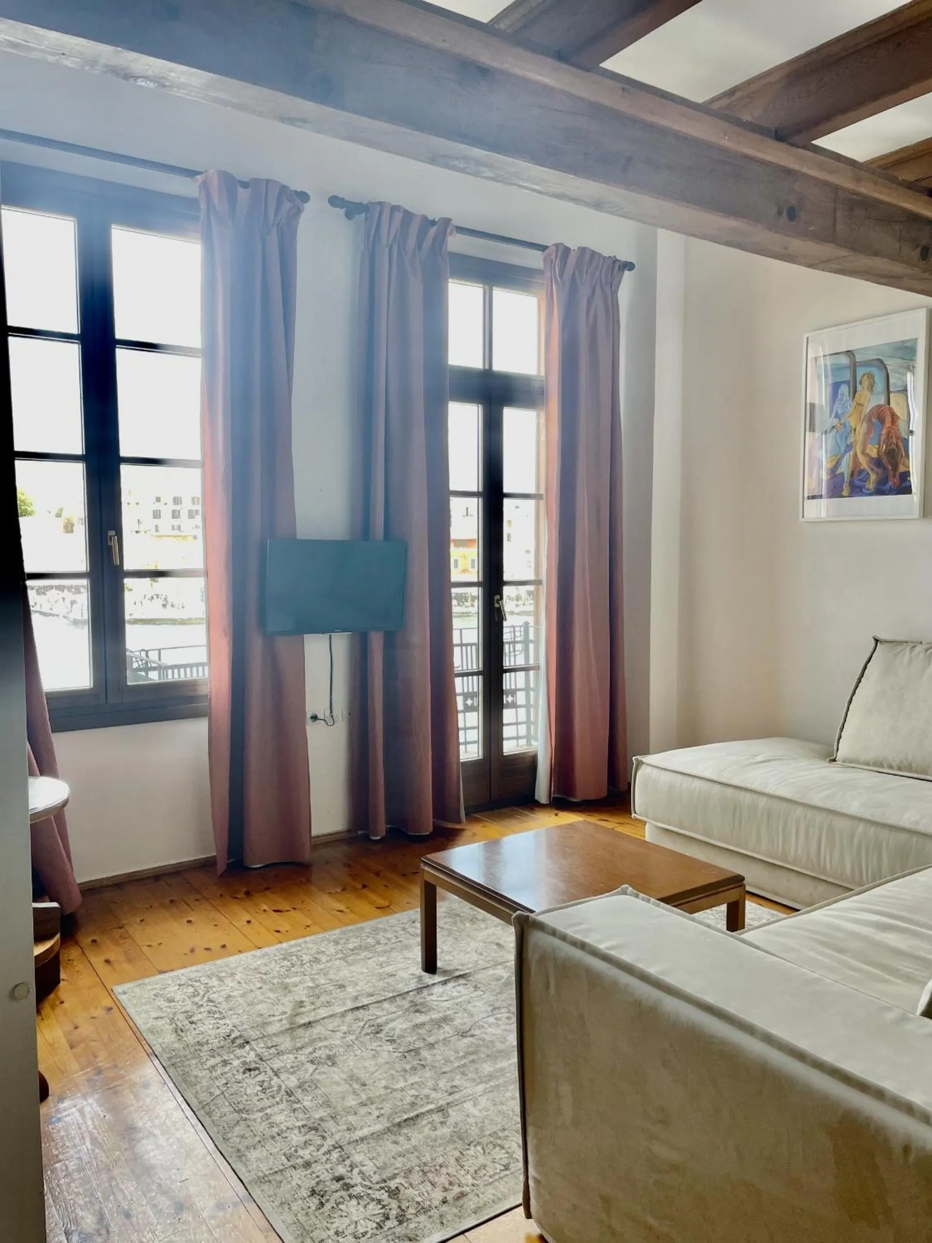 Bed in Erietta Suites