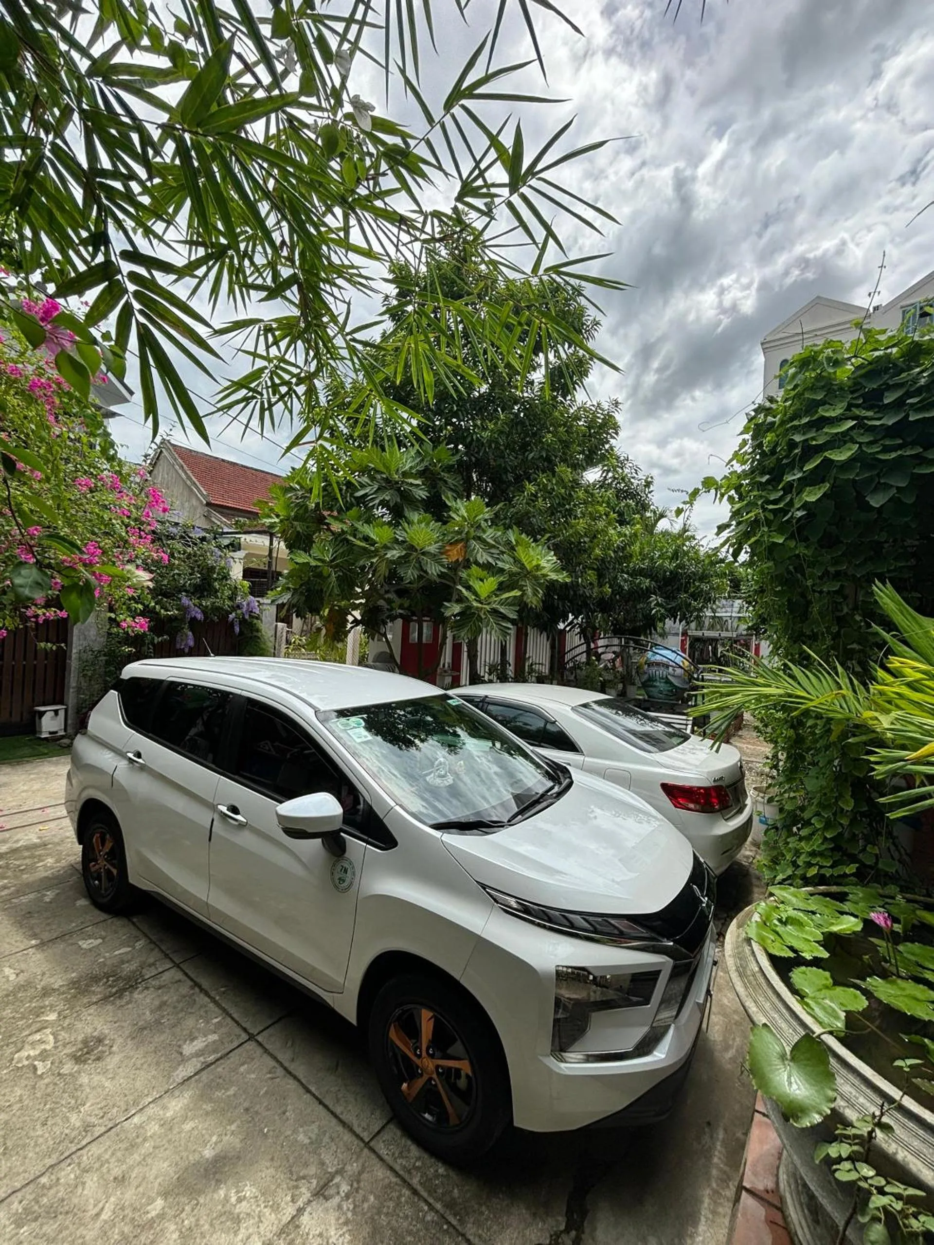 Parking in Red House Homestay - Villa