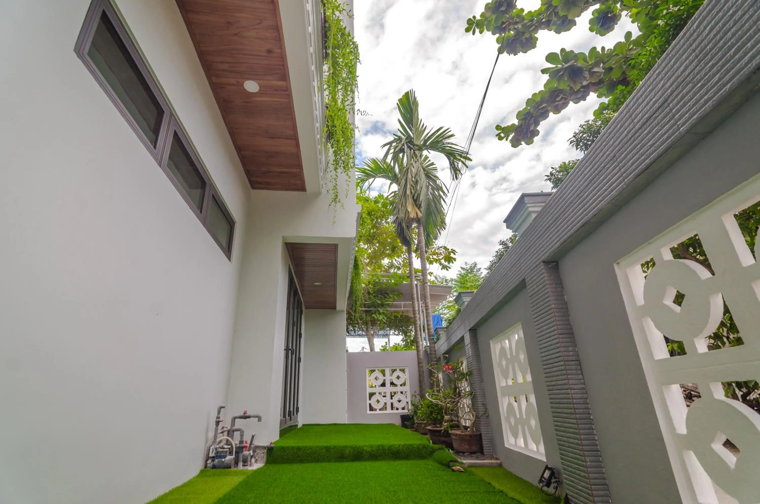 BBQ facilities in Tue Tam Garden Villa