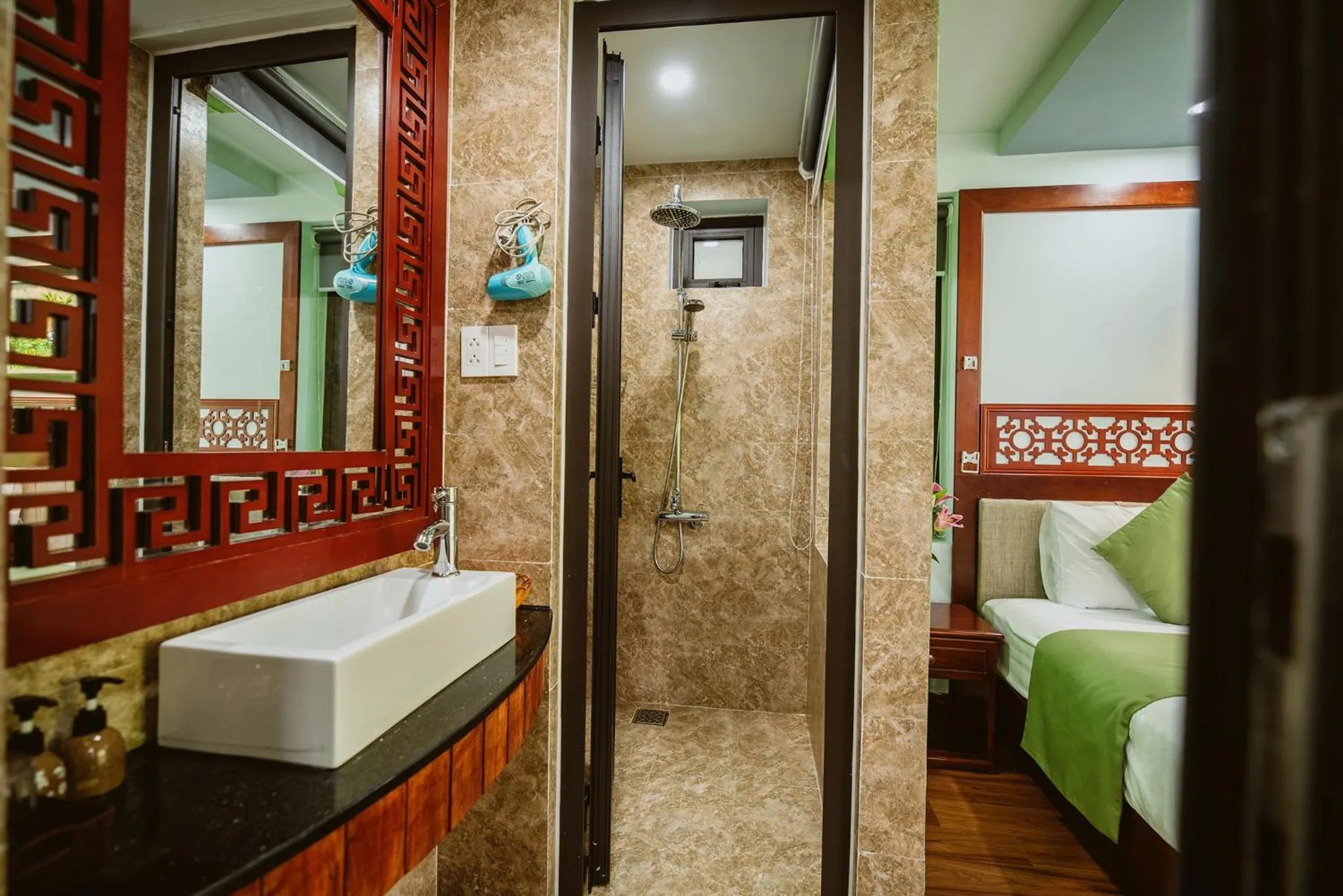 Bathroom, Bed in Tue Tam Garden Villa