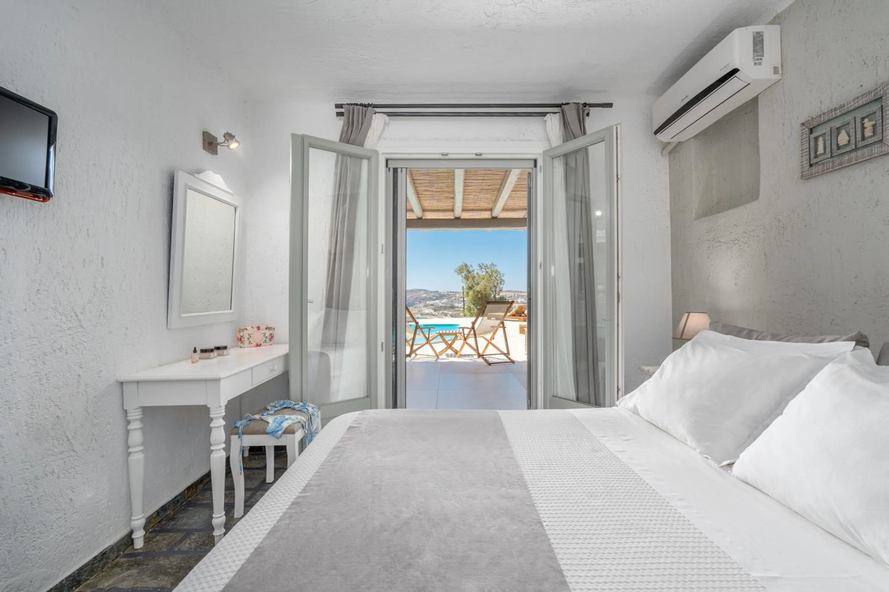 Bed in Thalasses Villas